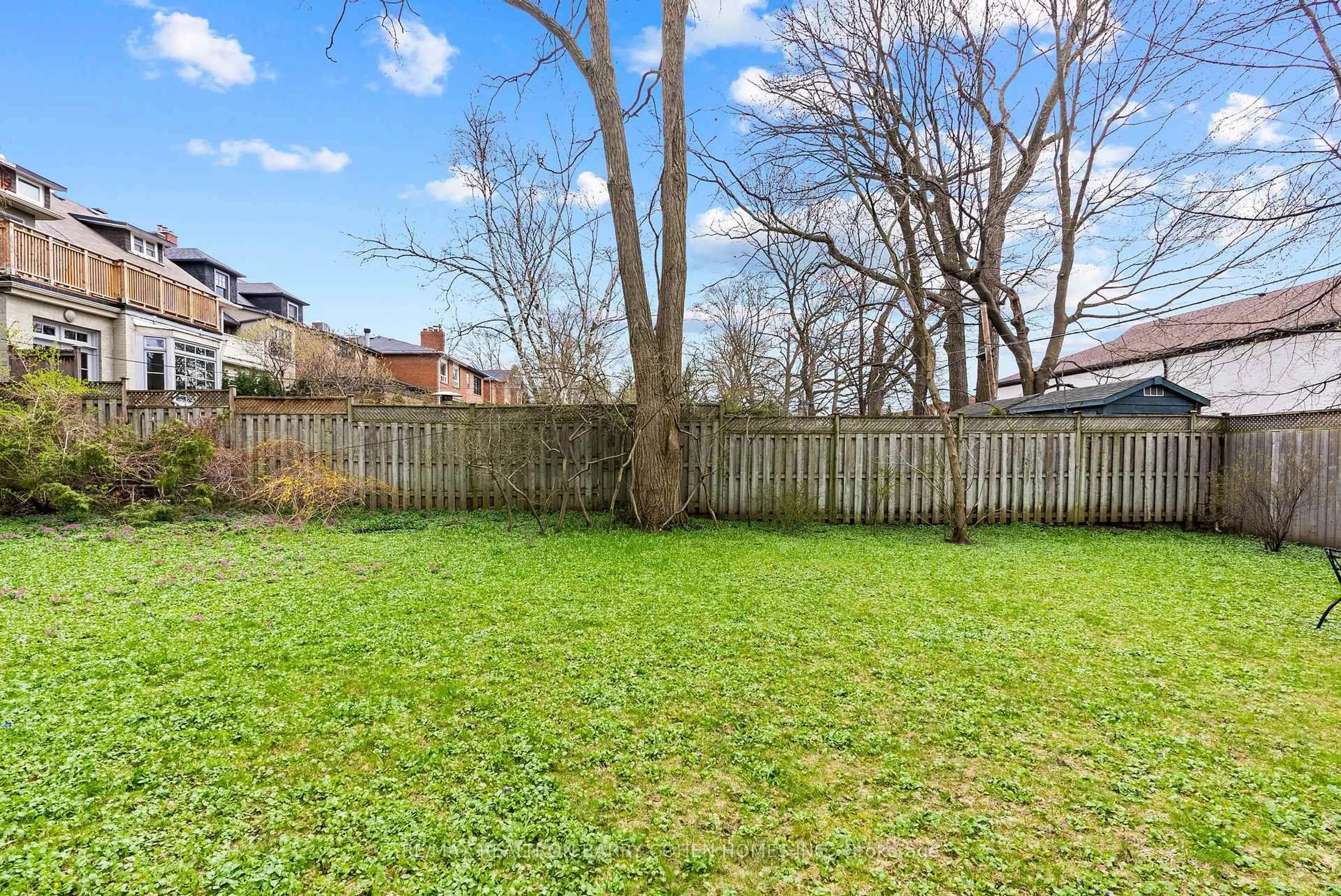 Patio, unknown for 147 Farnham Ave, Toronto Ontario M4V 1H7