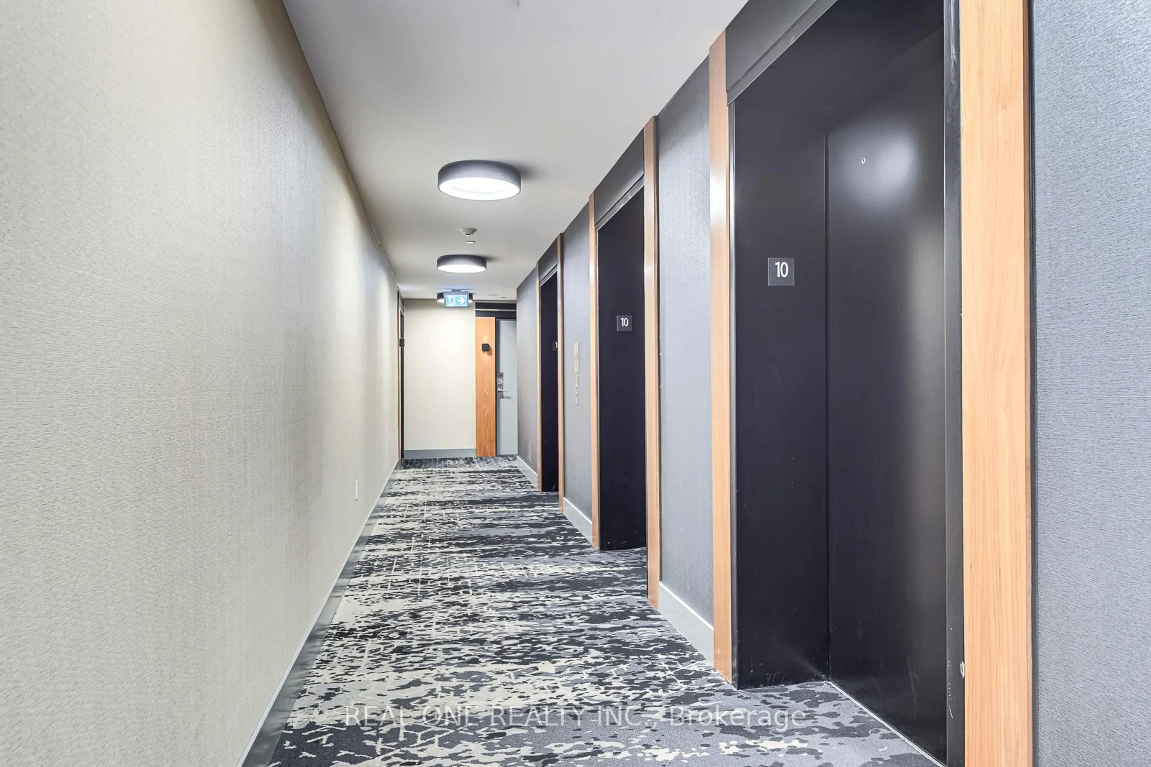 Indoor foyer for 99 JOHN St #1001, Toronto Ontario M5V 0S6
