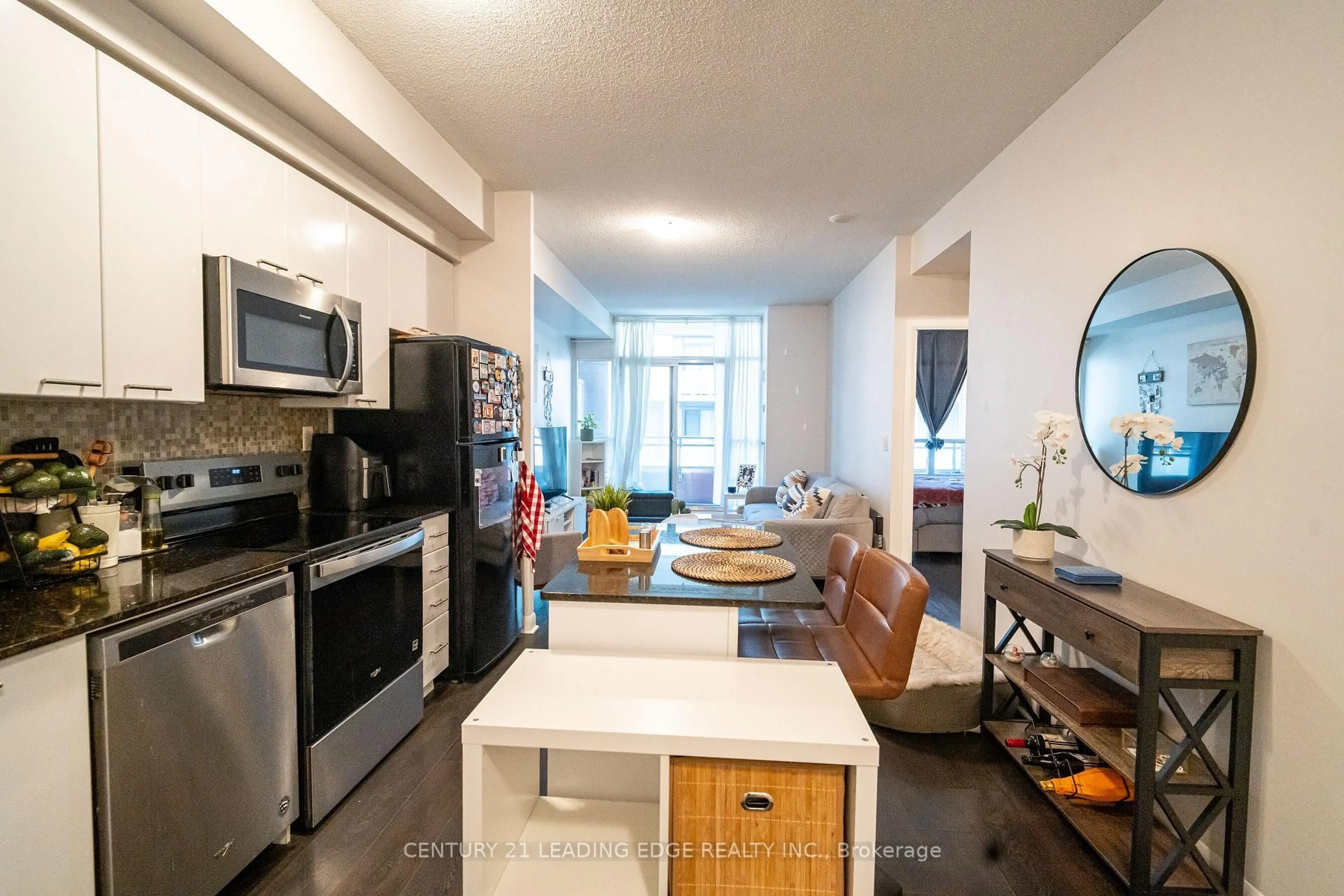 Open concept kitchen, ceramic/tile floor for 15 BRUYERES Mews #517, Toronto Ontario M5V 0A7