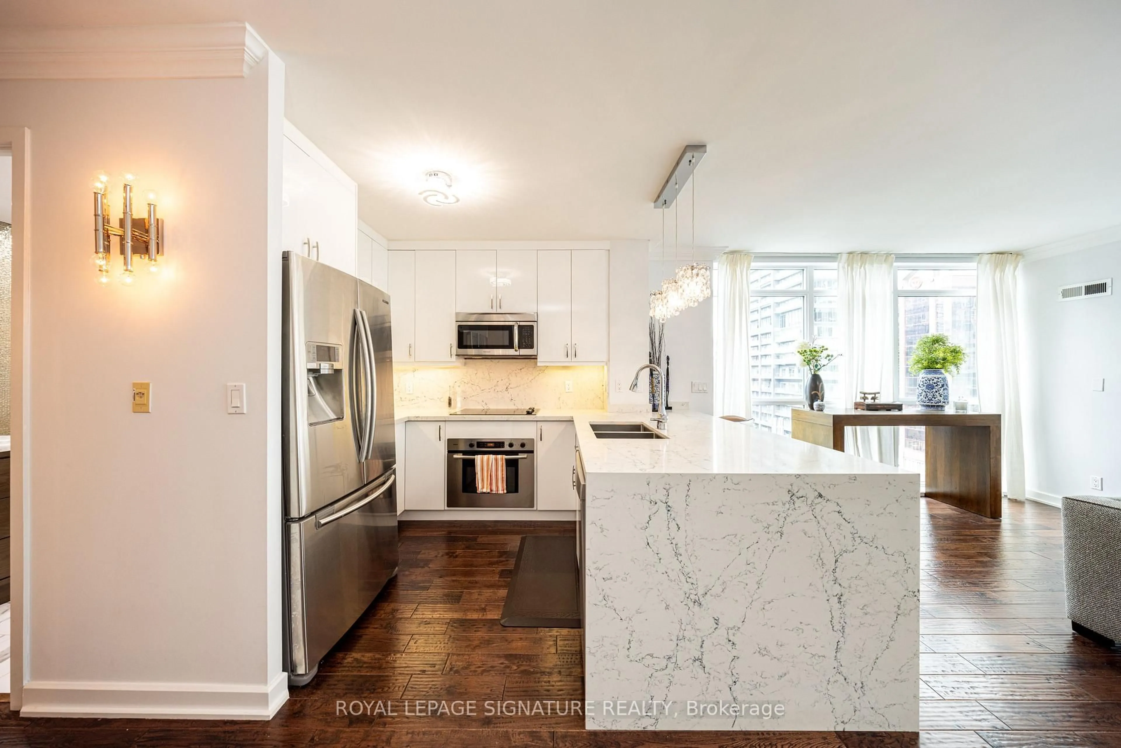 Open concept kitchen, ceramic/tile floor for 36 Blue Jays Way #1125, Toronto Ontario M5V 3T3