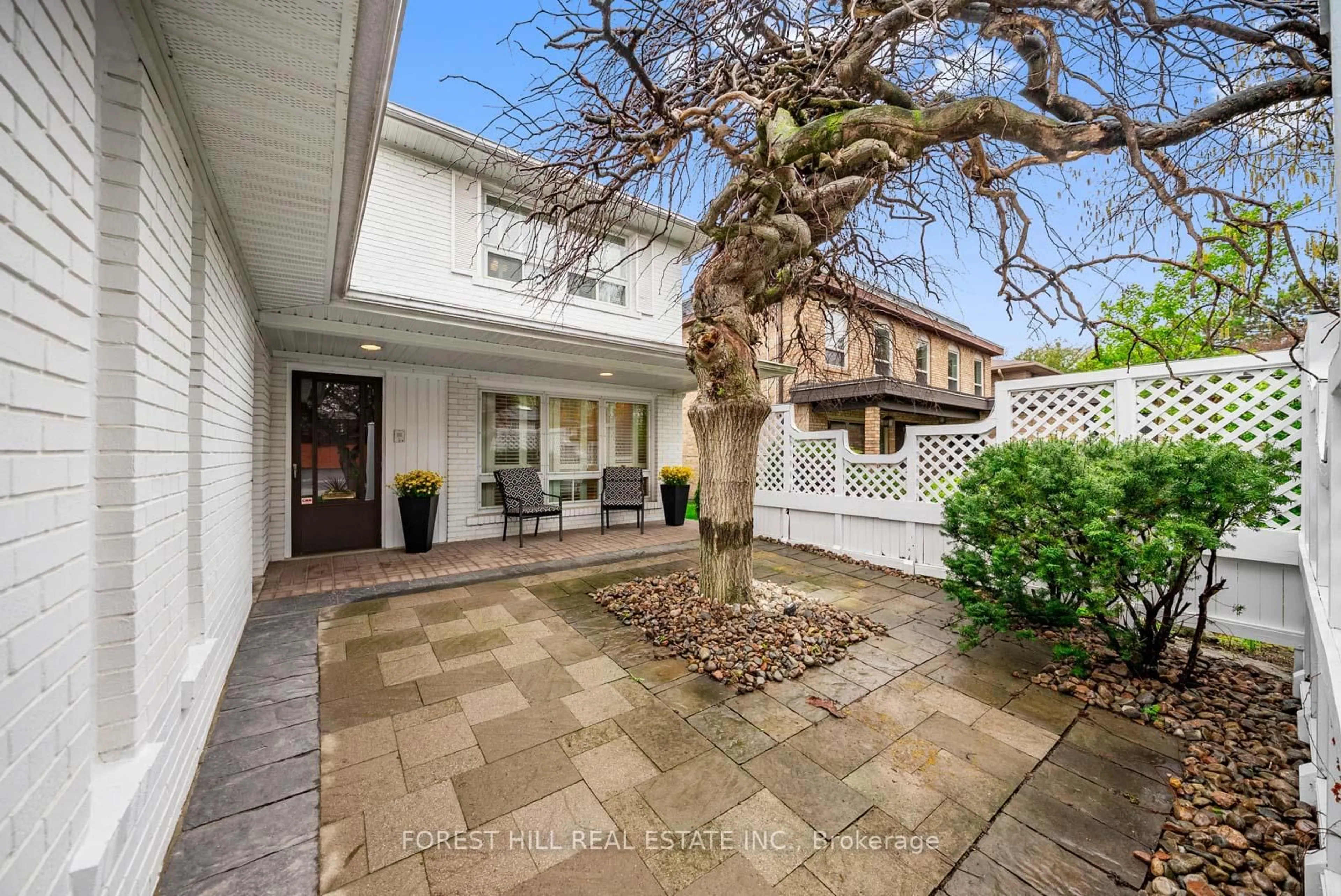 A pic from outside/outdoor area/front of a property/back of a property/a pic from drone, street for 43 Covewood St, Toronto Ontario M2M 2Z2