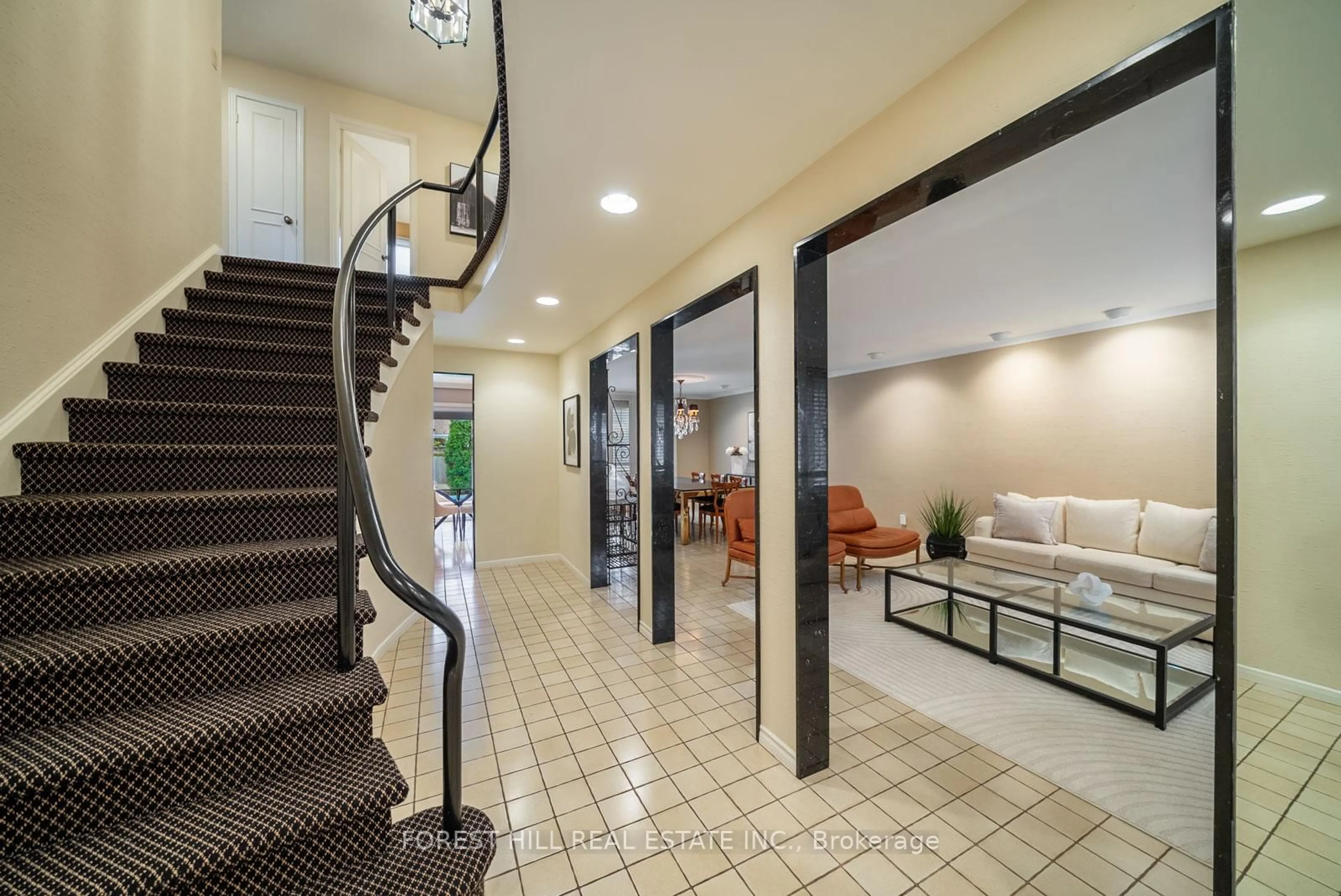 Lobby for 43 Covewood St, Toronto Ontario M2M 2Z2