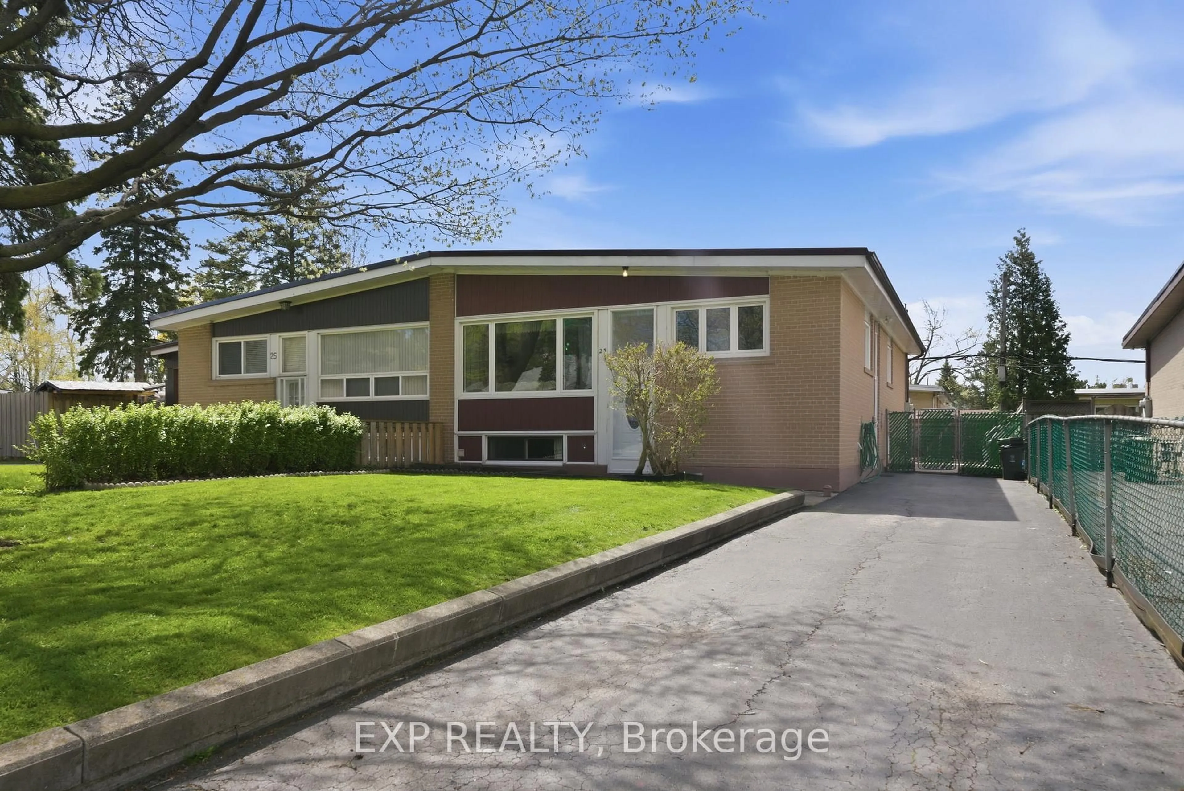 A pic from outside/outdoor area/front of a property/back of a property/a pic from drone, street for 23 Pynford Cres, Toronto Ontario M3A 1W7