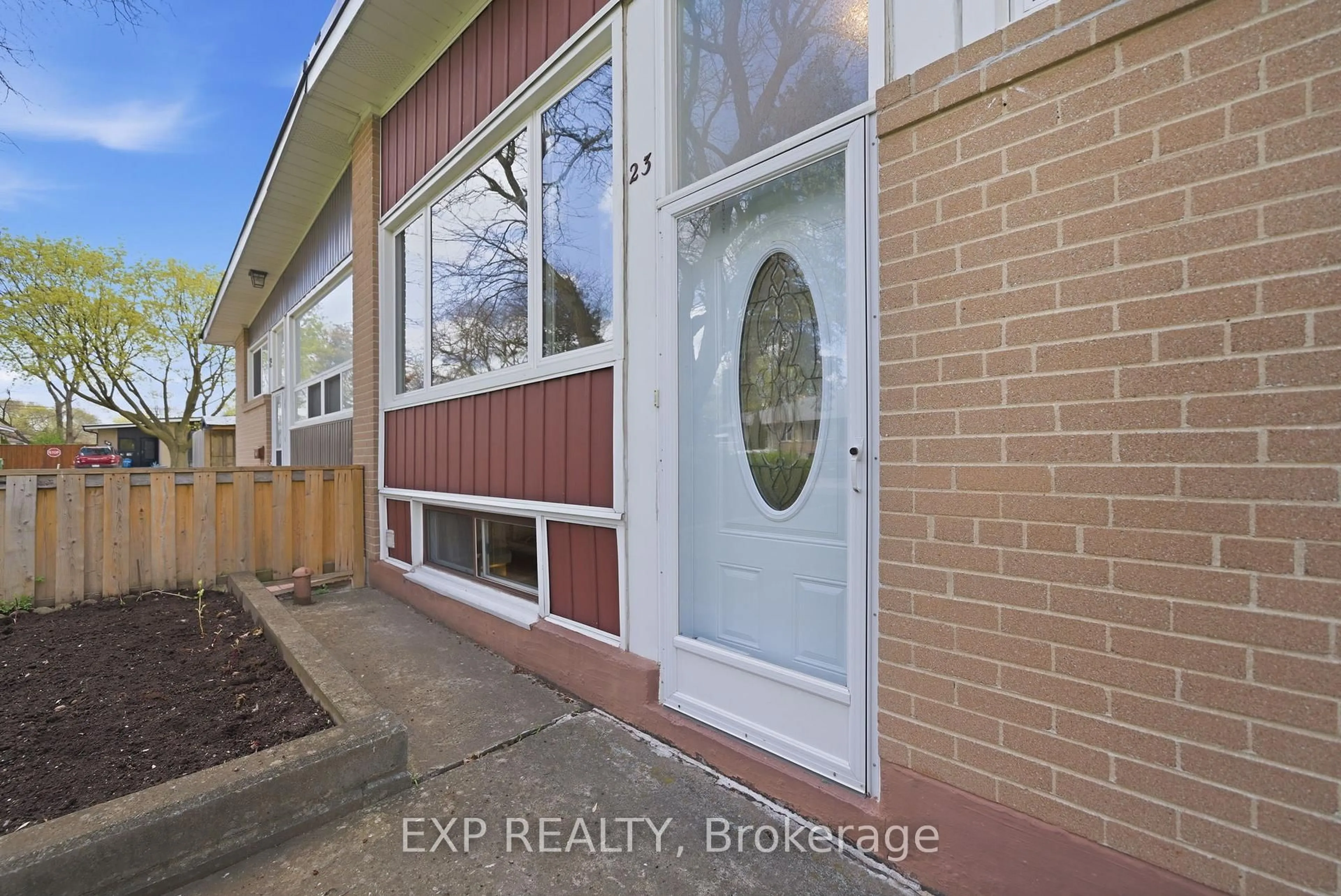 Indoor entryway for 23 Pynford Cres, Toronto Ontario M3A 1W7