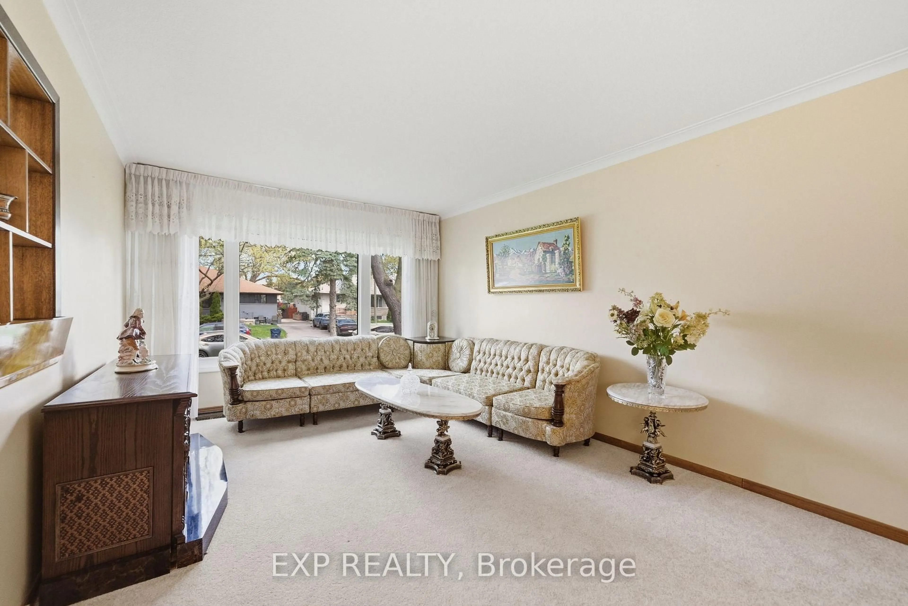 Living room with furniture, unknown for 23 Pynford Cres, Toronto Ontario M3A 1W7