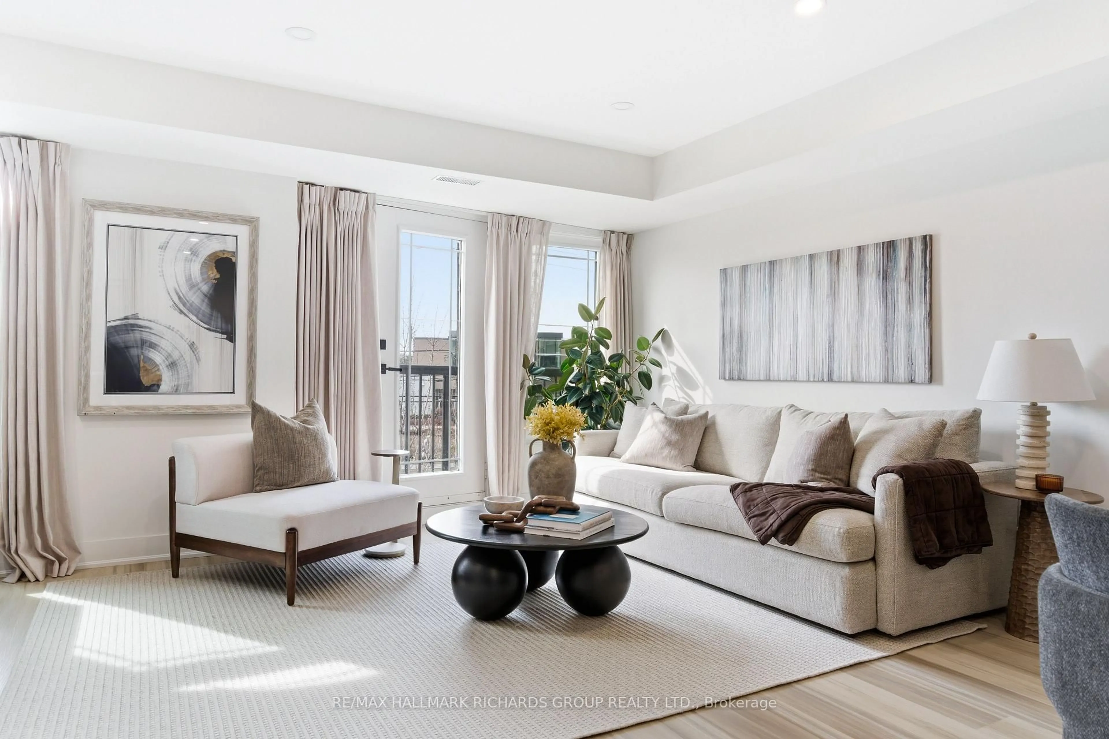 Living room with furniture, unknown for 118 Finch Ave #8, Toronto Ontario M2N 7G2