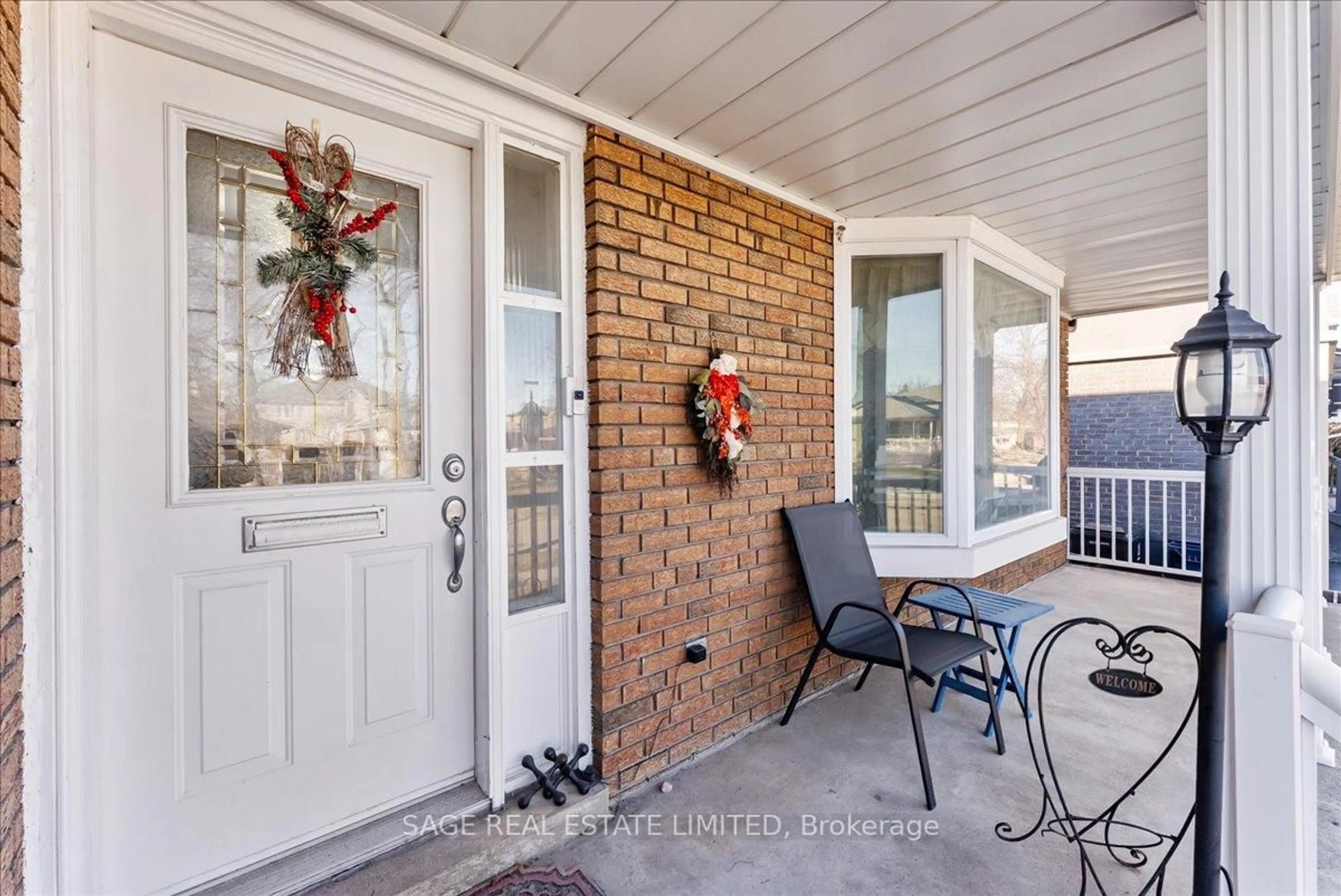 Indoor entryway for 27 Kathrose Dr, Toronto Ontario M2J 3P4