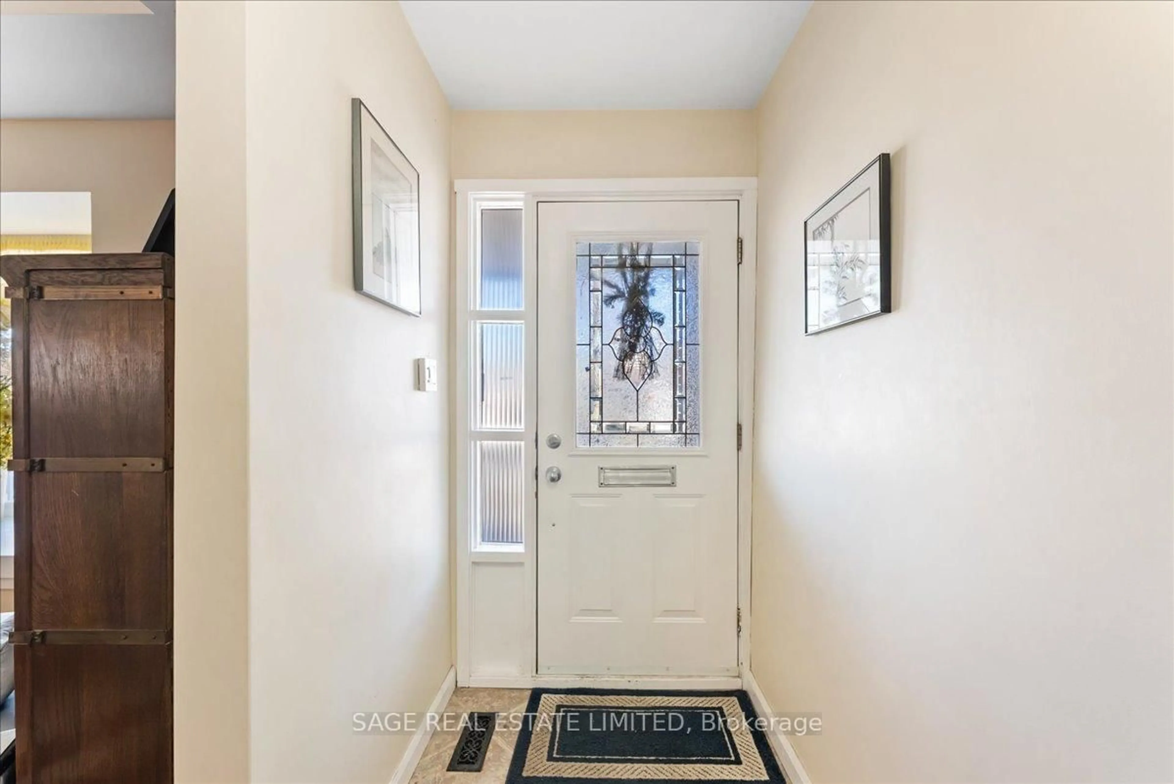 Indoor entryway for 27 Kathrose Dr, Toronto Ontario M2J 3P4