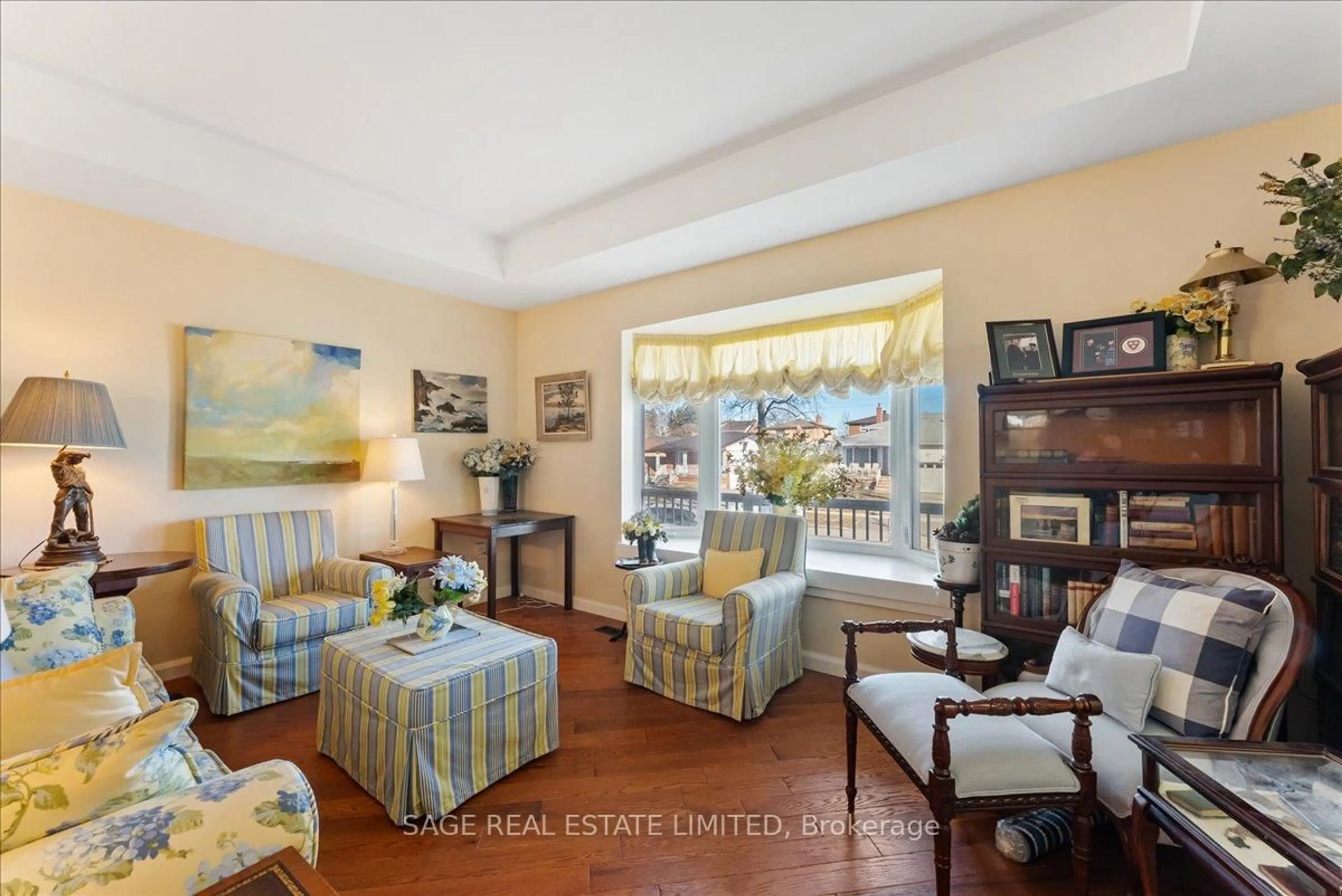 Living room with furniture, unknown for 27 Kathrose Dr, Toronto Ontario M2J 3P4