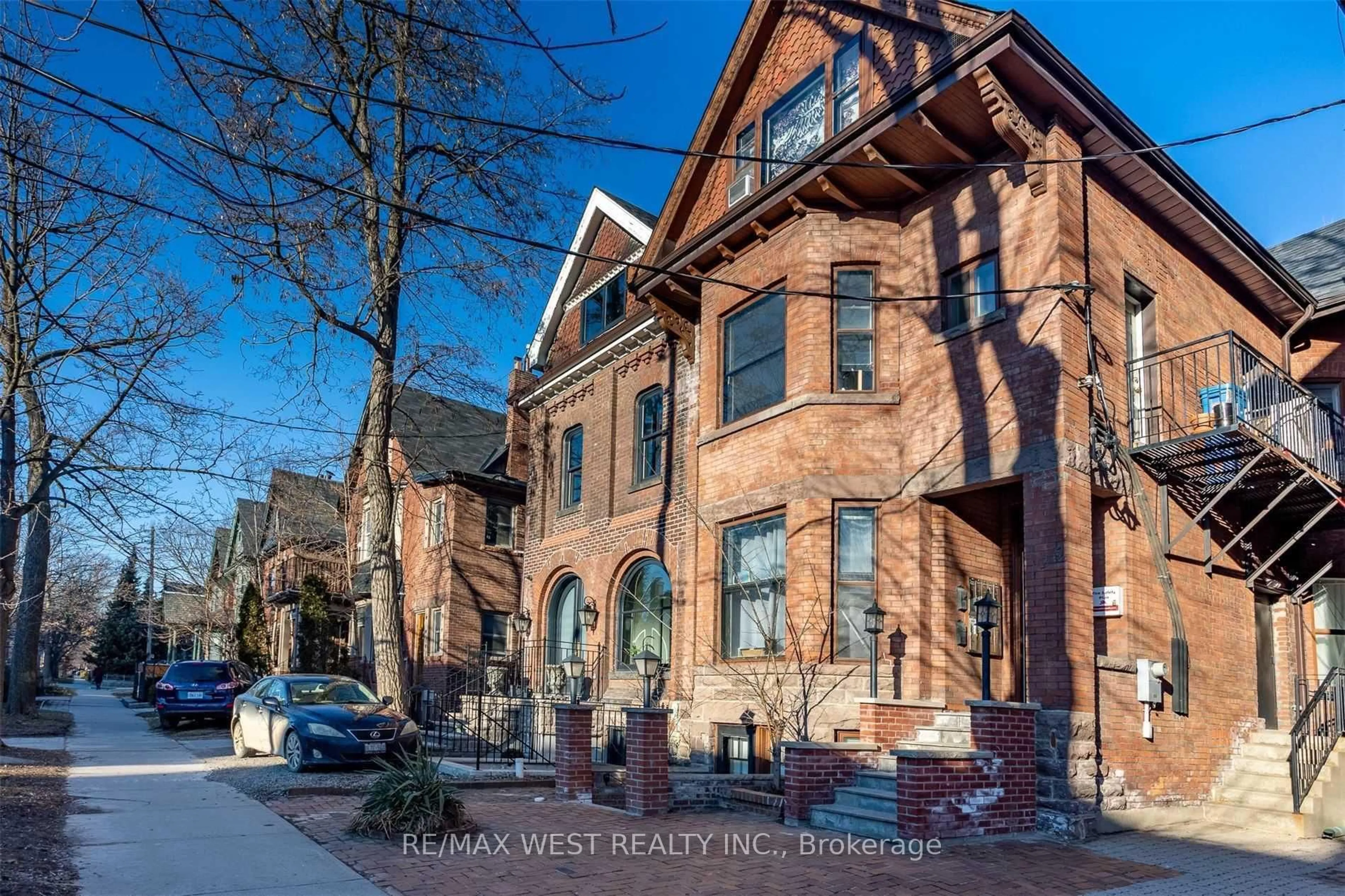 Home with brick exterior material, street for 125 Madison Ave, Toronto Ontario M5R 2S3