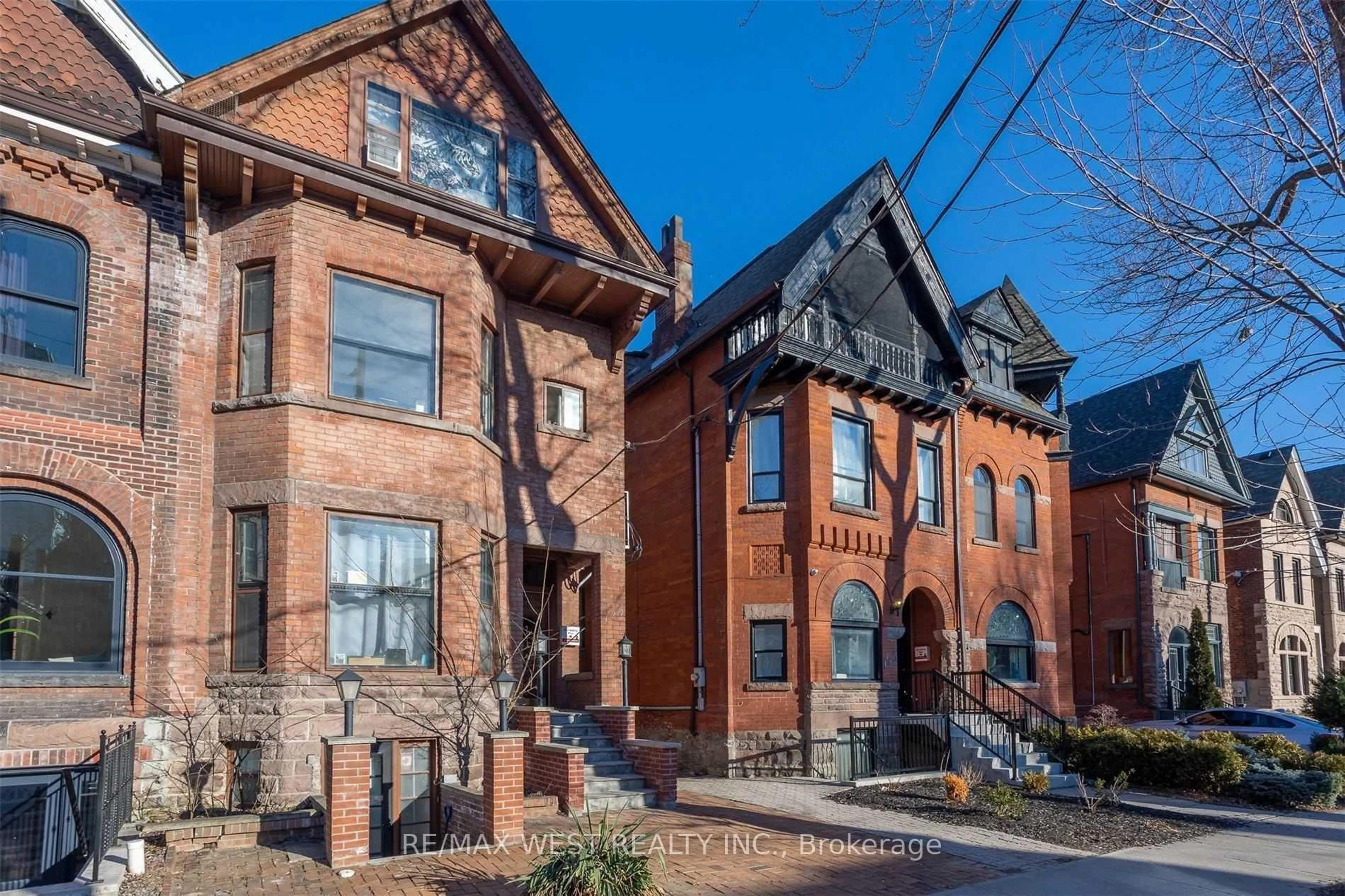 Home with brick exterior material, street for 125 Madison Ave, Toronto Ontario M5R 2S3