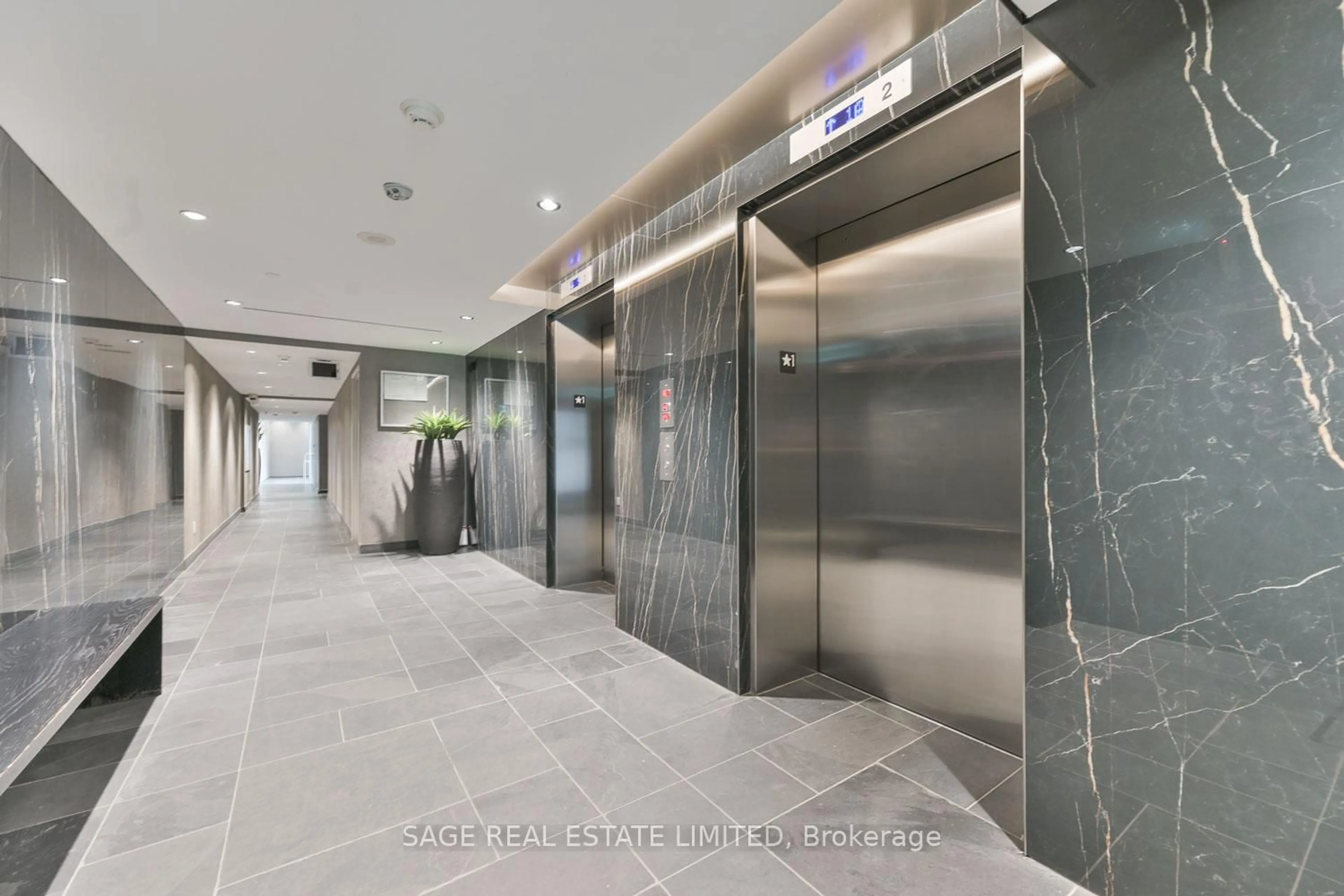 Indoor foyer for 95 Bathurst St #914, Toronto Ontario M5V 0H7