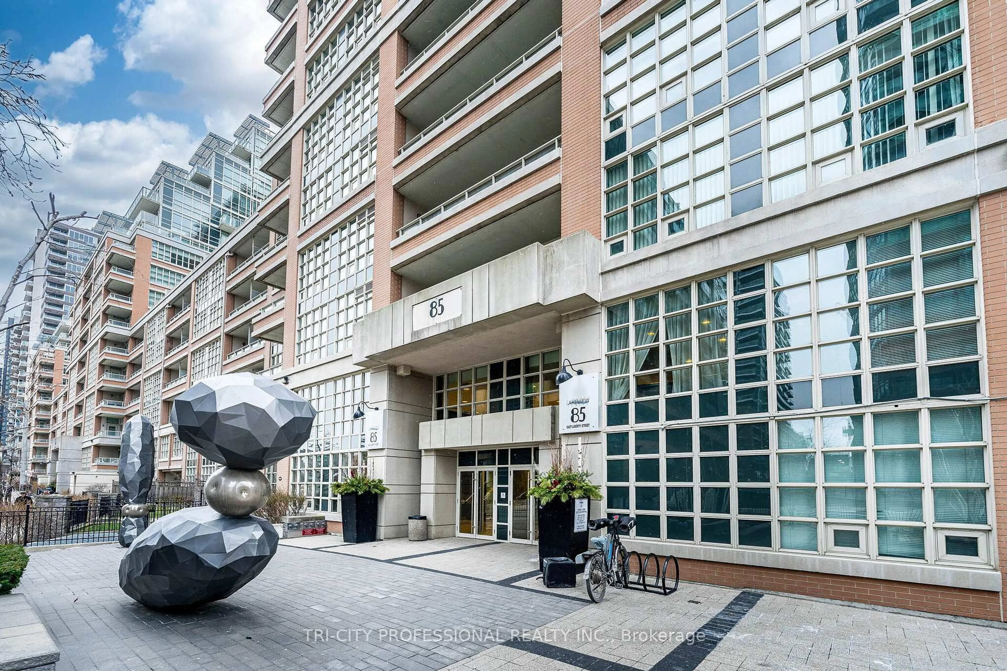 Indoor foyer for 85 E Liberty St #1713, Toronto Ontario M6K 3R4