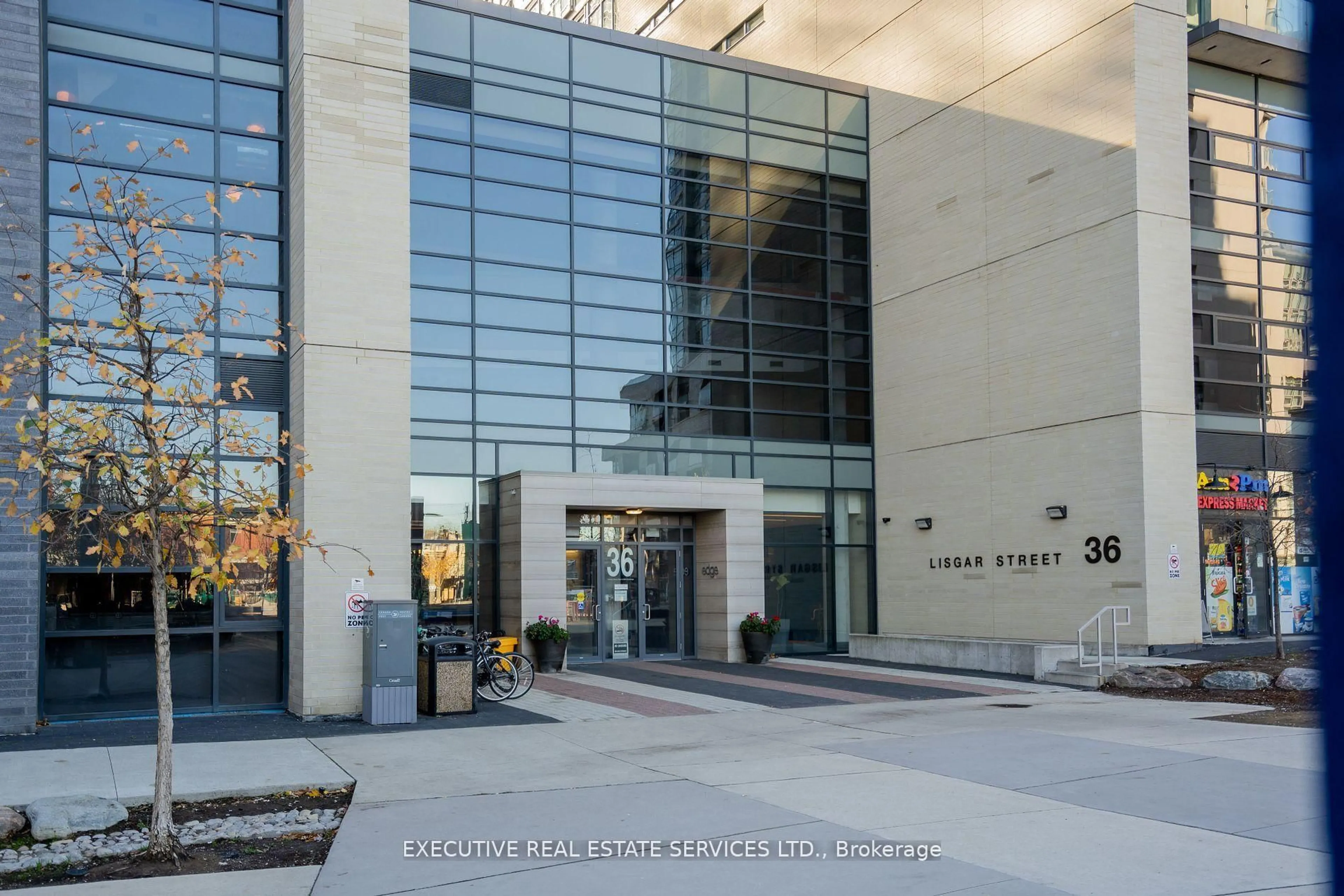 Indoor foyer for 36 Lisgar St #1902 E, Toronto Ontario M6J 3G2