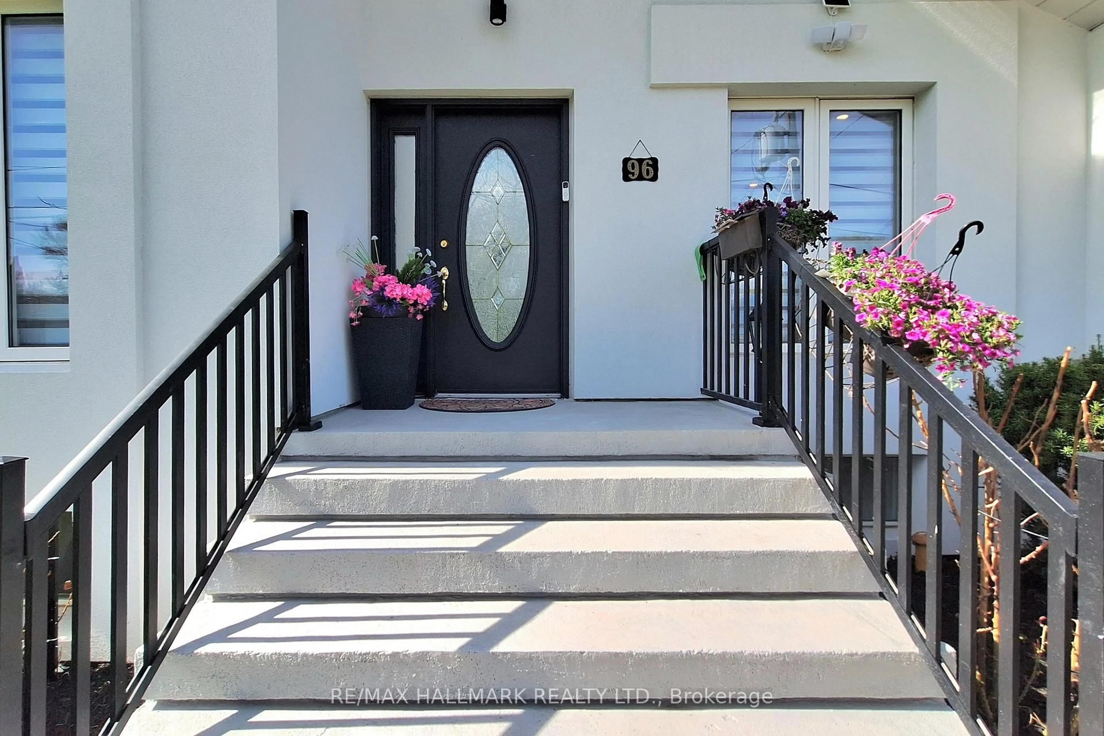 Indoor entryway for 96 Searle Ave, Toronto Ontario M3H 4A7