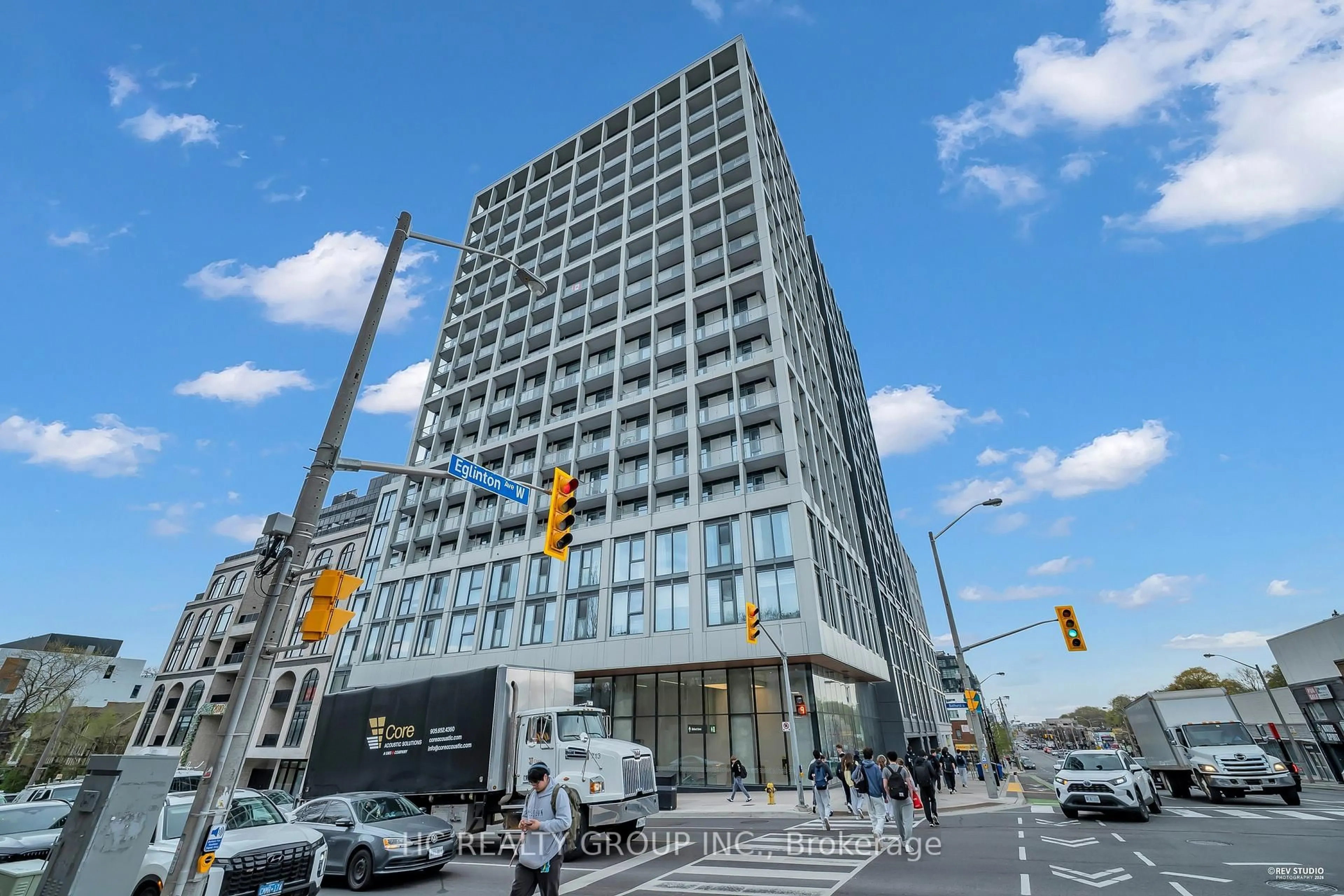 Indoor foyer for 2020 Bathurst St #603, Toronto Ontario M5P 0A6