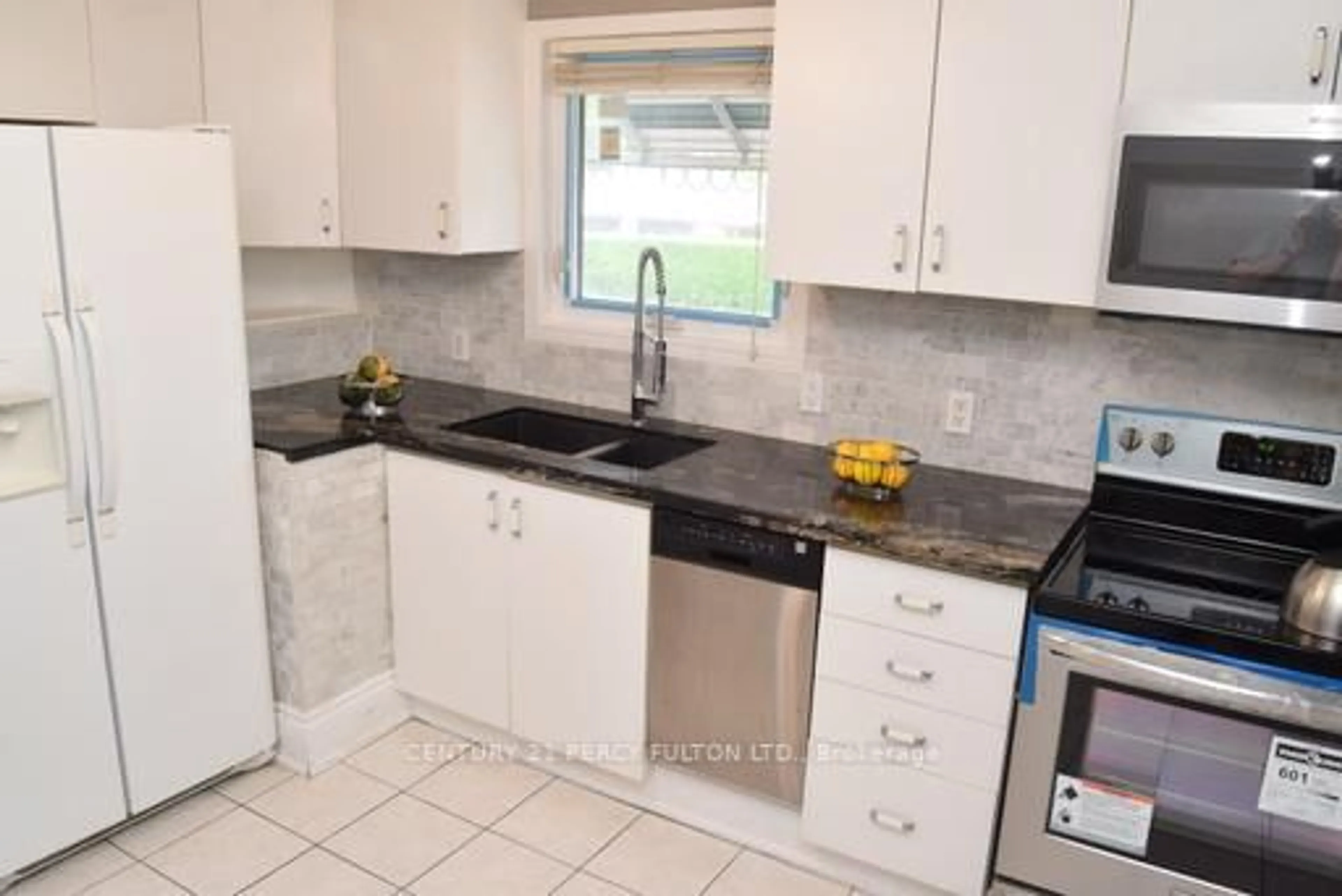 Standard kitchen, ceramic/tile floor for 66 Acton Ave, Toronto Ontario M3H 4H1