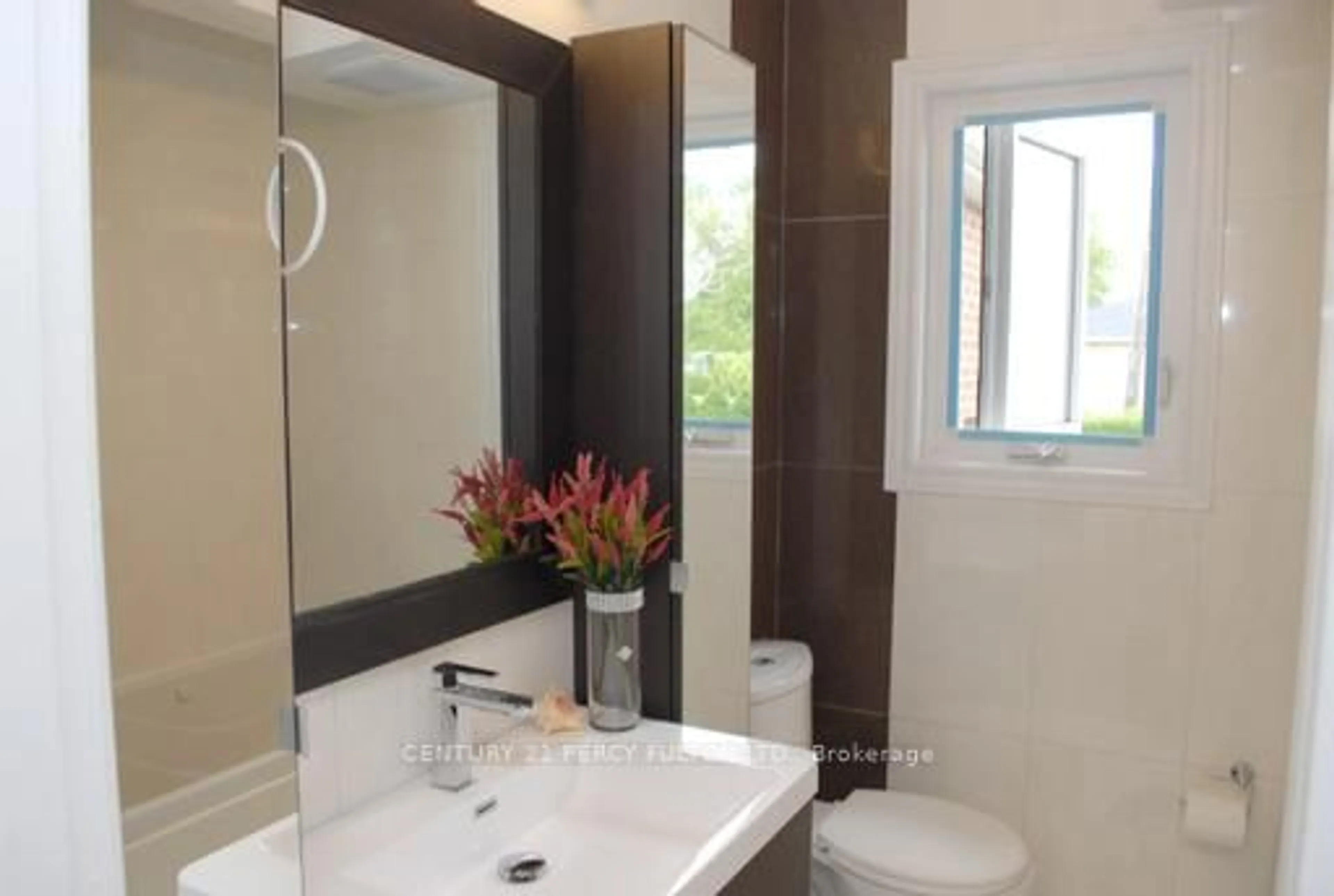 Standard bathroom, ceramic/tile floor for 66 Acton Ave, Toronto Ontario M3H 4H1