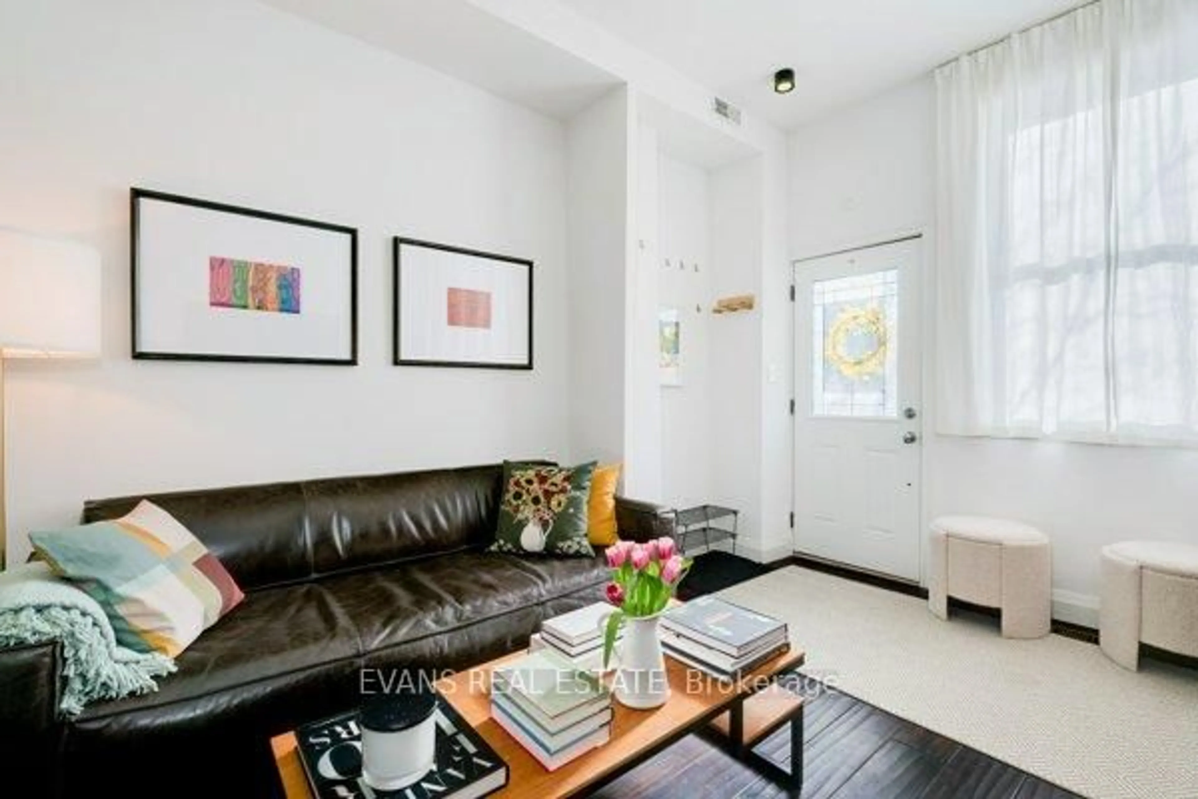 Living room with furniture, unknown for 448 Gerrard St, Toronto Ontario M5A 2H2