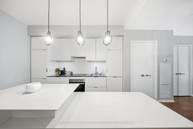 5 st joseph St #208, Toronto 4