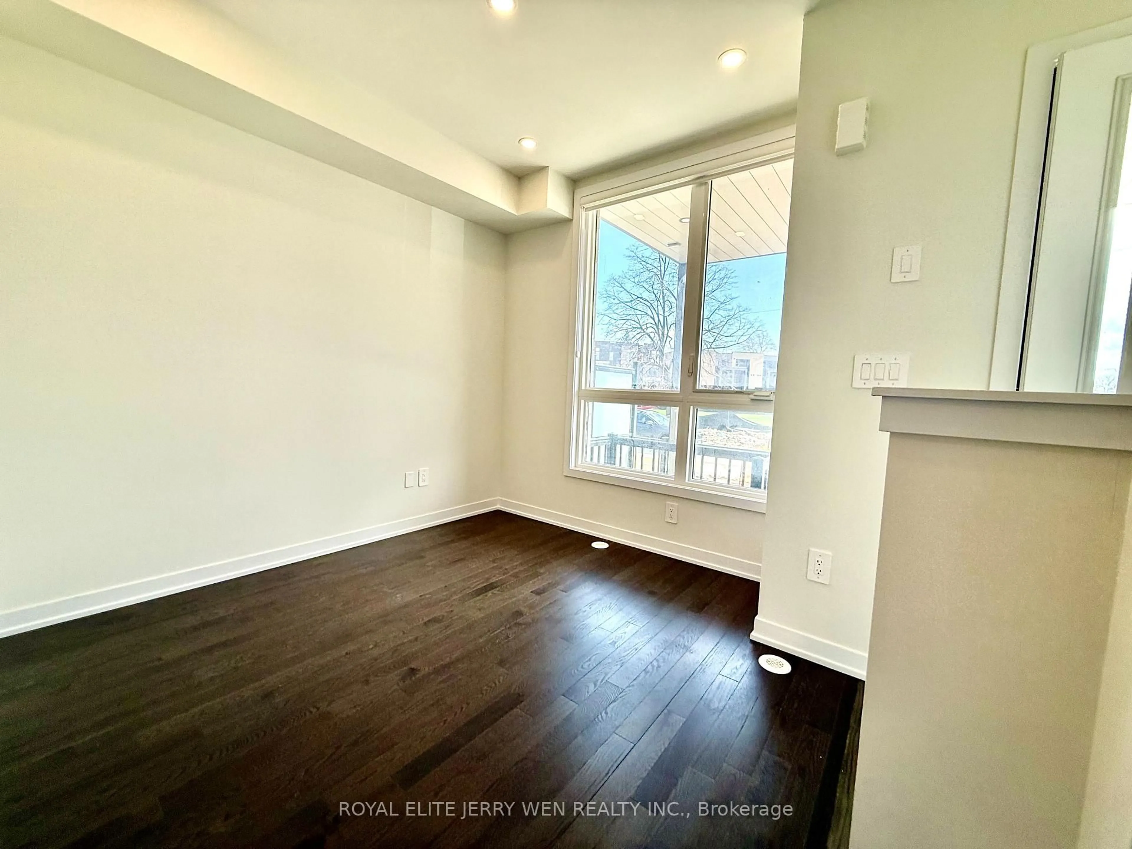 A pic of a room for 46 Green Gardens Blvd, Toronto Ontario M5A 0E7