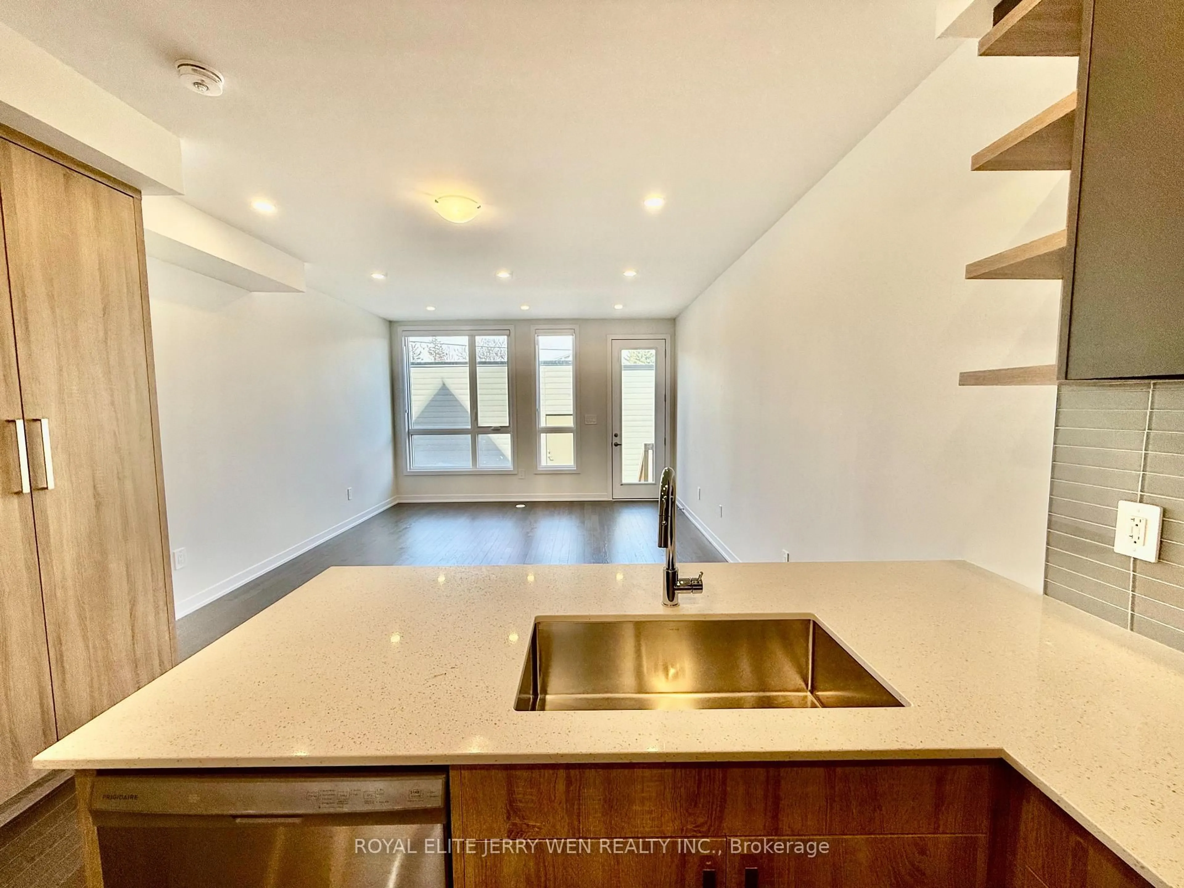 Unknown for 46 Green Gardens Blvd, Toronto Ontario M5A 0E7