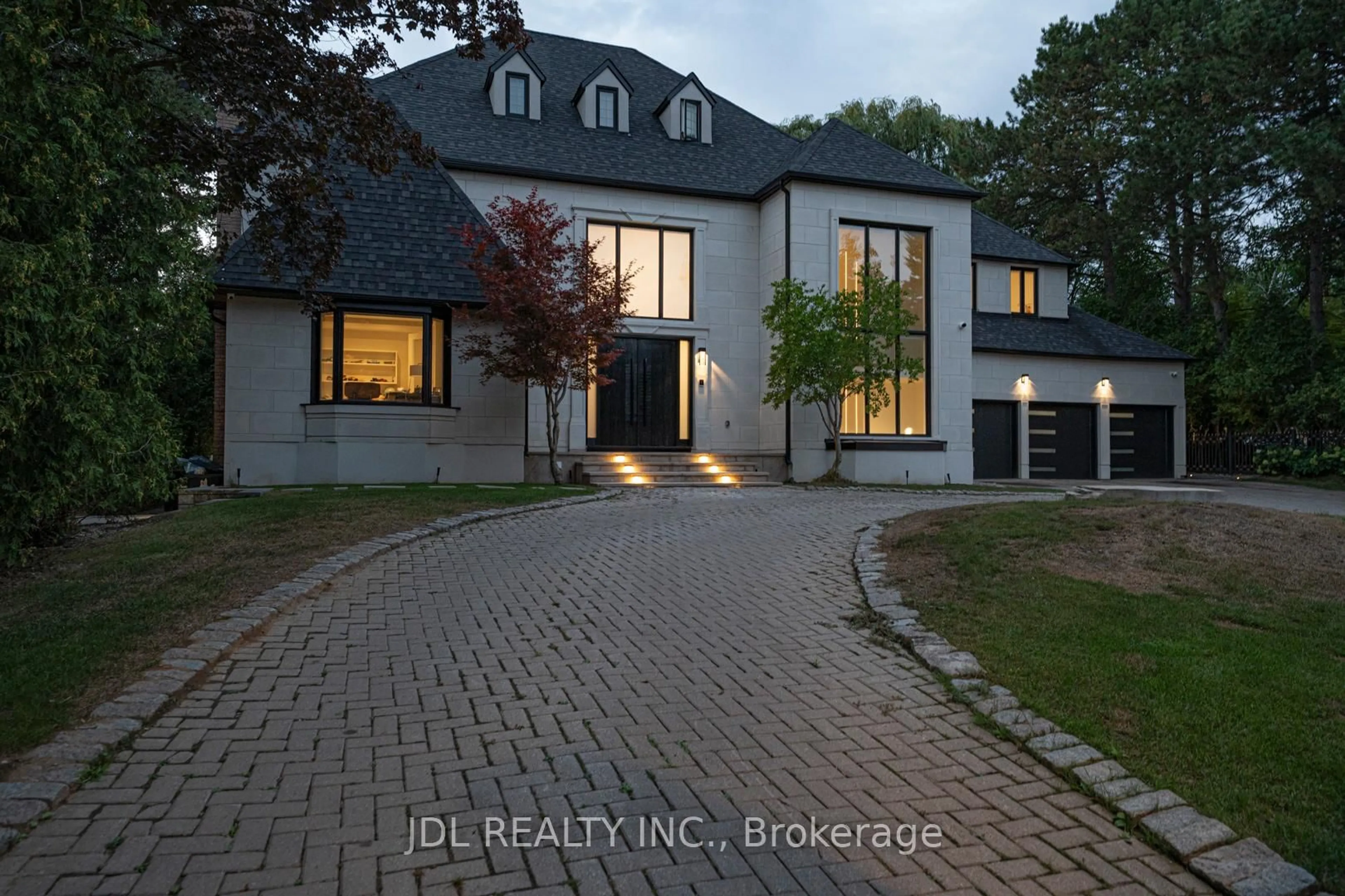 Home with brick exterior material, unknown for 19 Fifeshire Rd, Toronto Ontario M2L 2G4