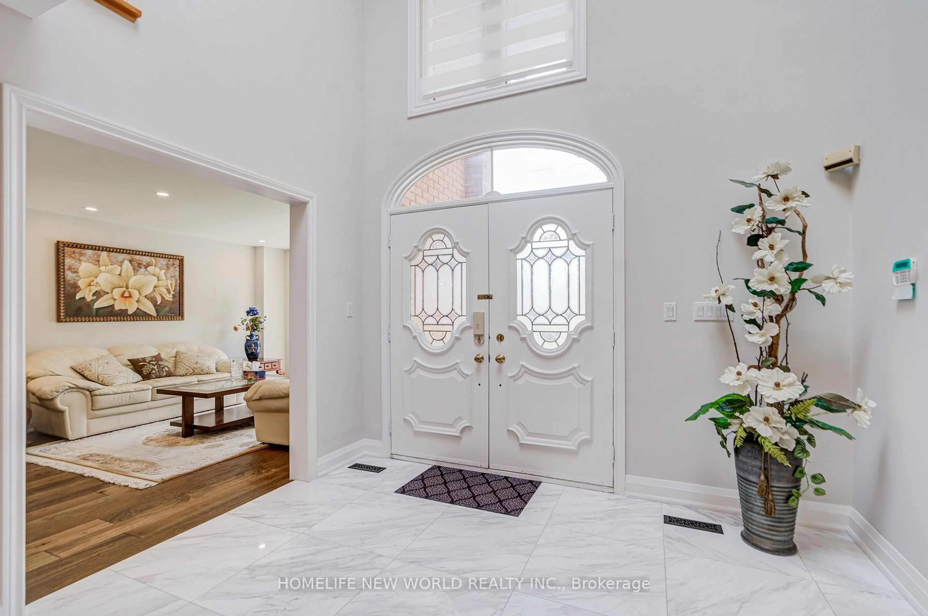 Indoor entryway for 278 Kingsdale Ave, Toronto Ontario M2N 3X4