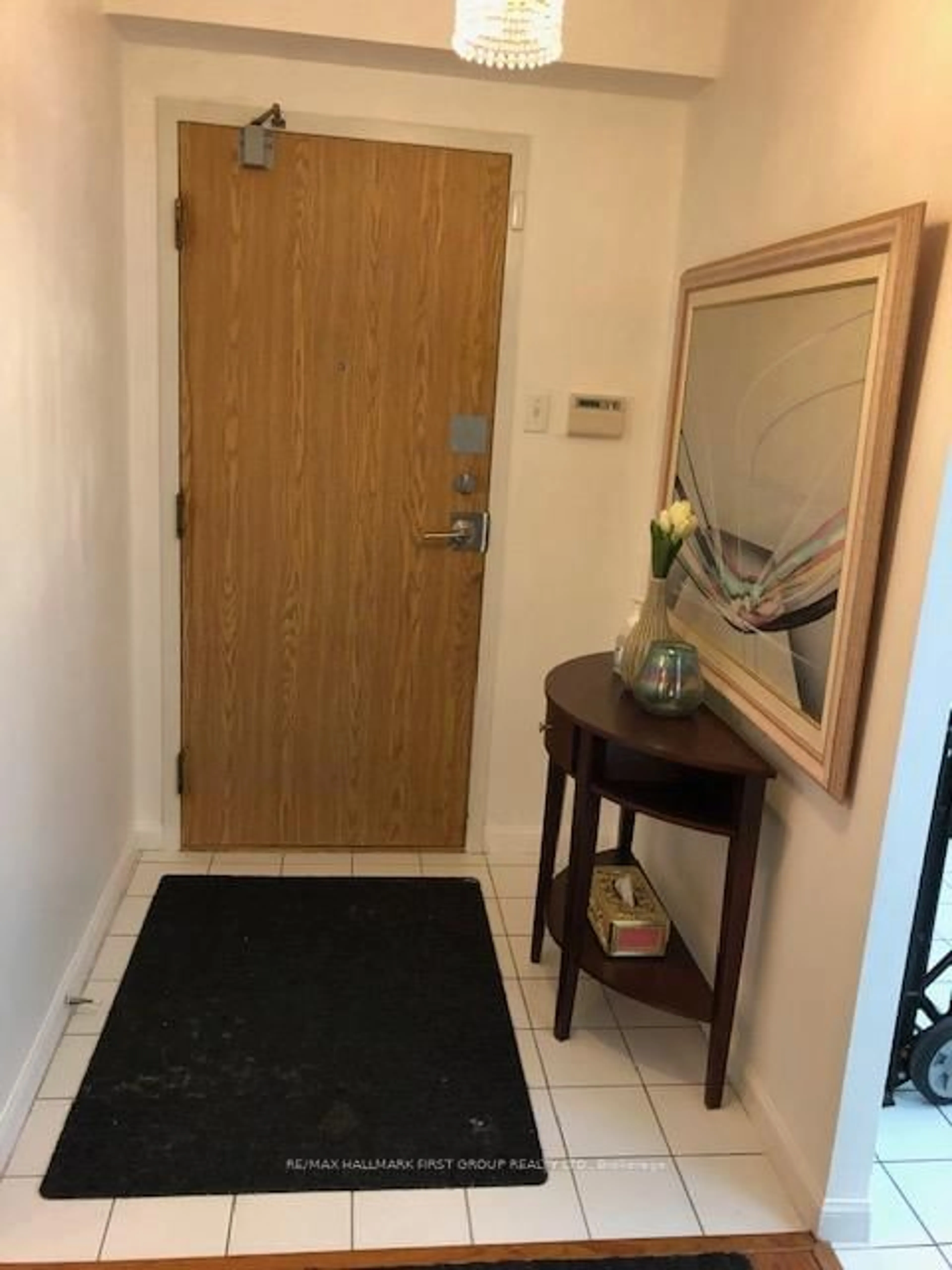 Indoor entryway for 1131 Steeles Ave #601, Toronto Ontario M2R 3W8