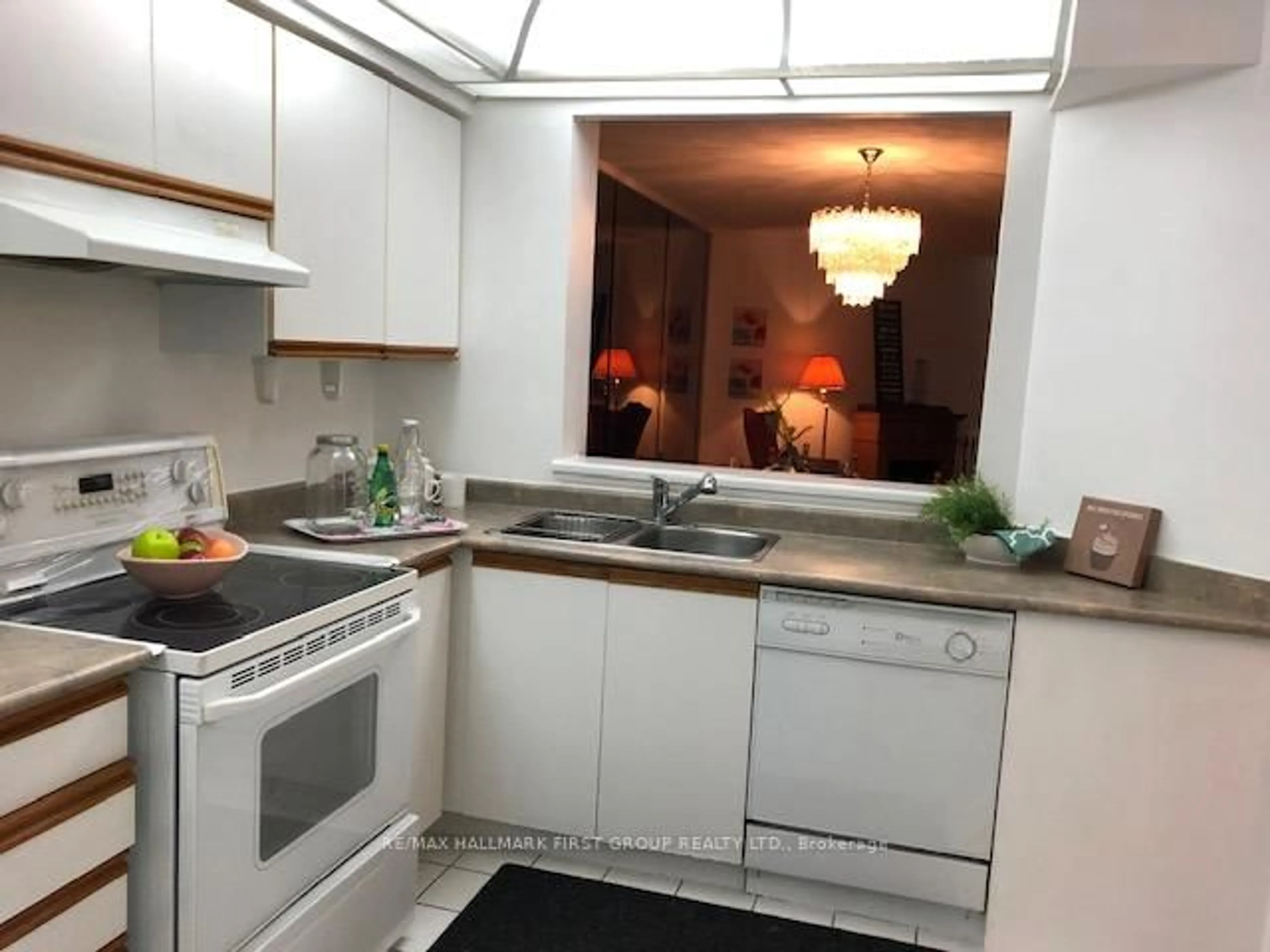 Standard kitchen, unknown for 1131 Steeles Ave #601, Toronto Ontario M2R 3W8