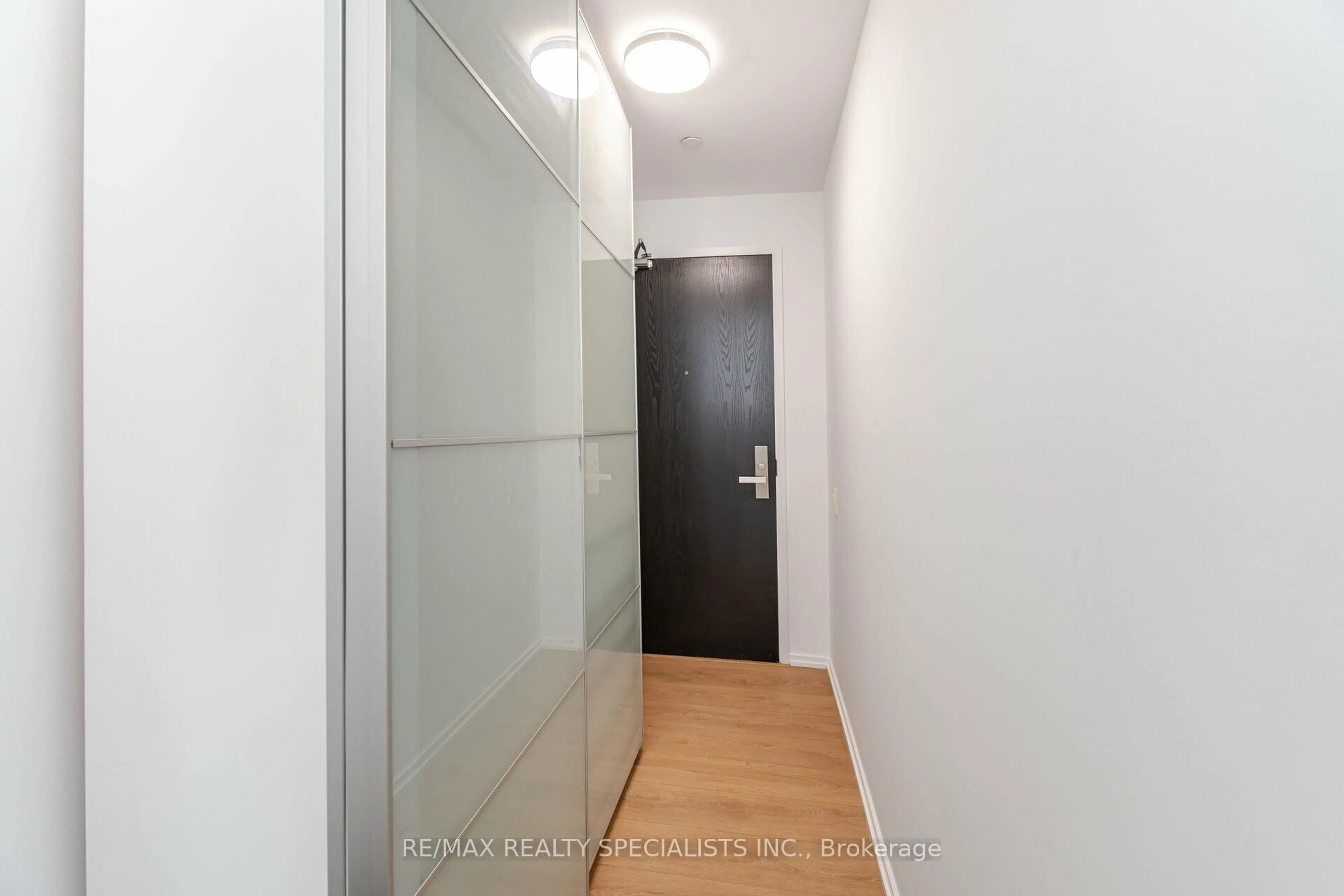 Indoor foyer for 125 Peter St #3012, Toronto Ontario M5V 0M2
