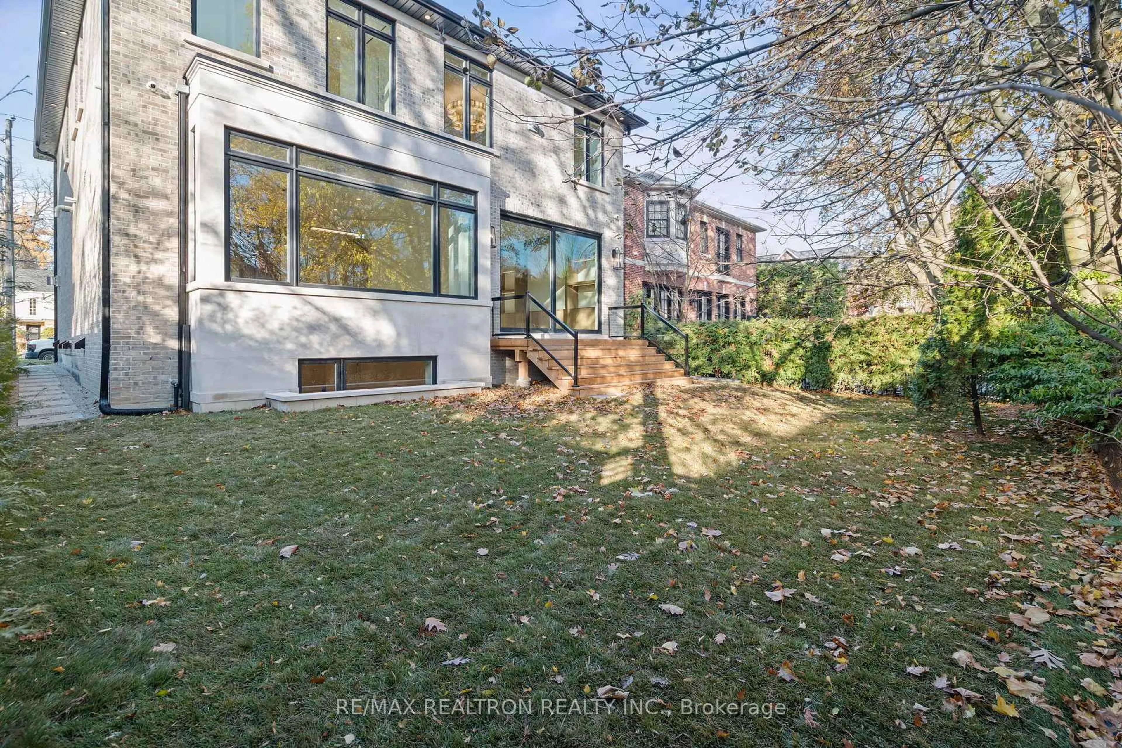 Patio, street for 431 Heath St, Toronto Ontario M4G 1B6