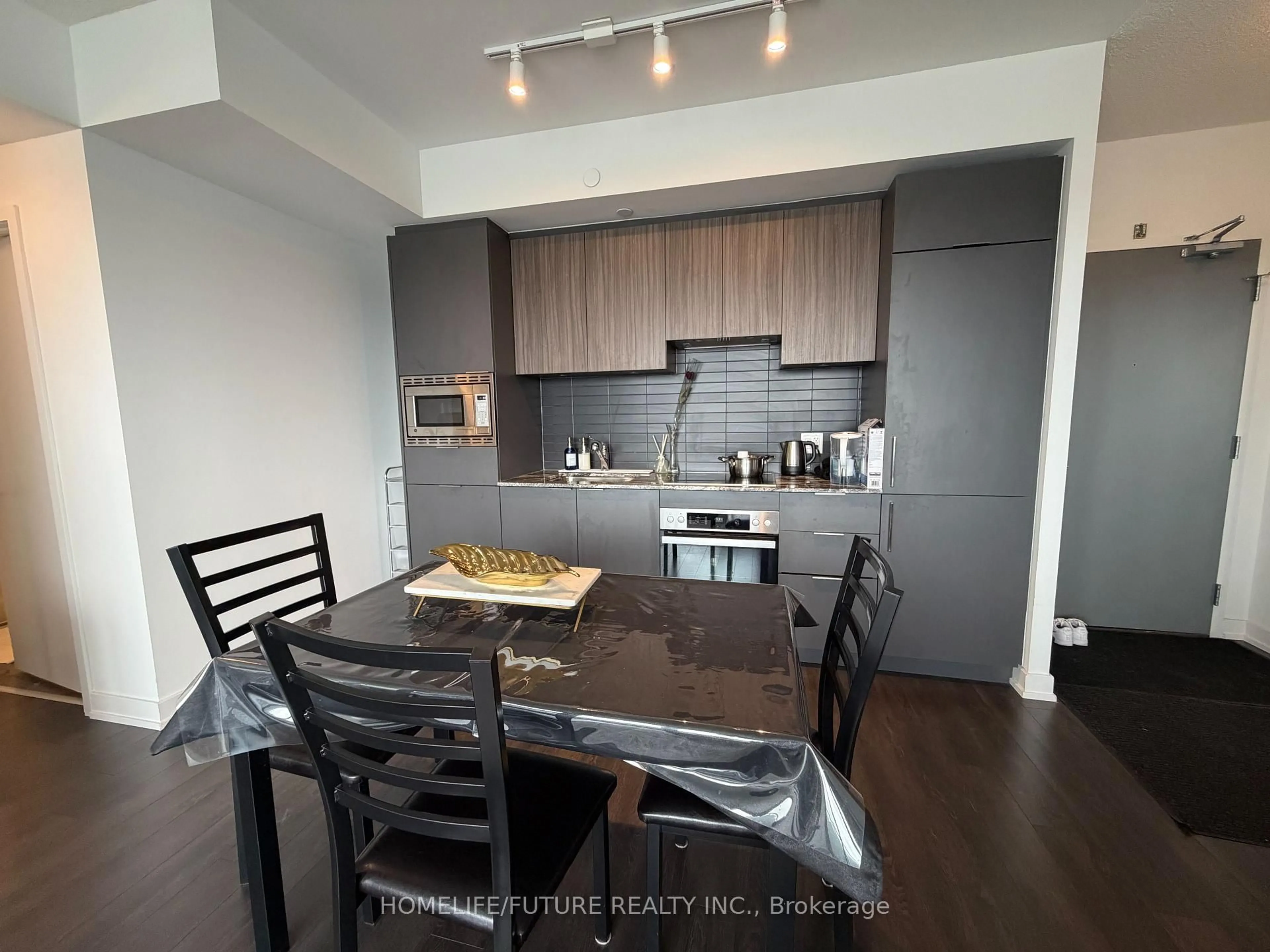 Open concept kitchen, wood/laminate floor for 50 O'Neill Rd #311, Toronto Ontario M3C 0R1