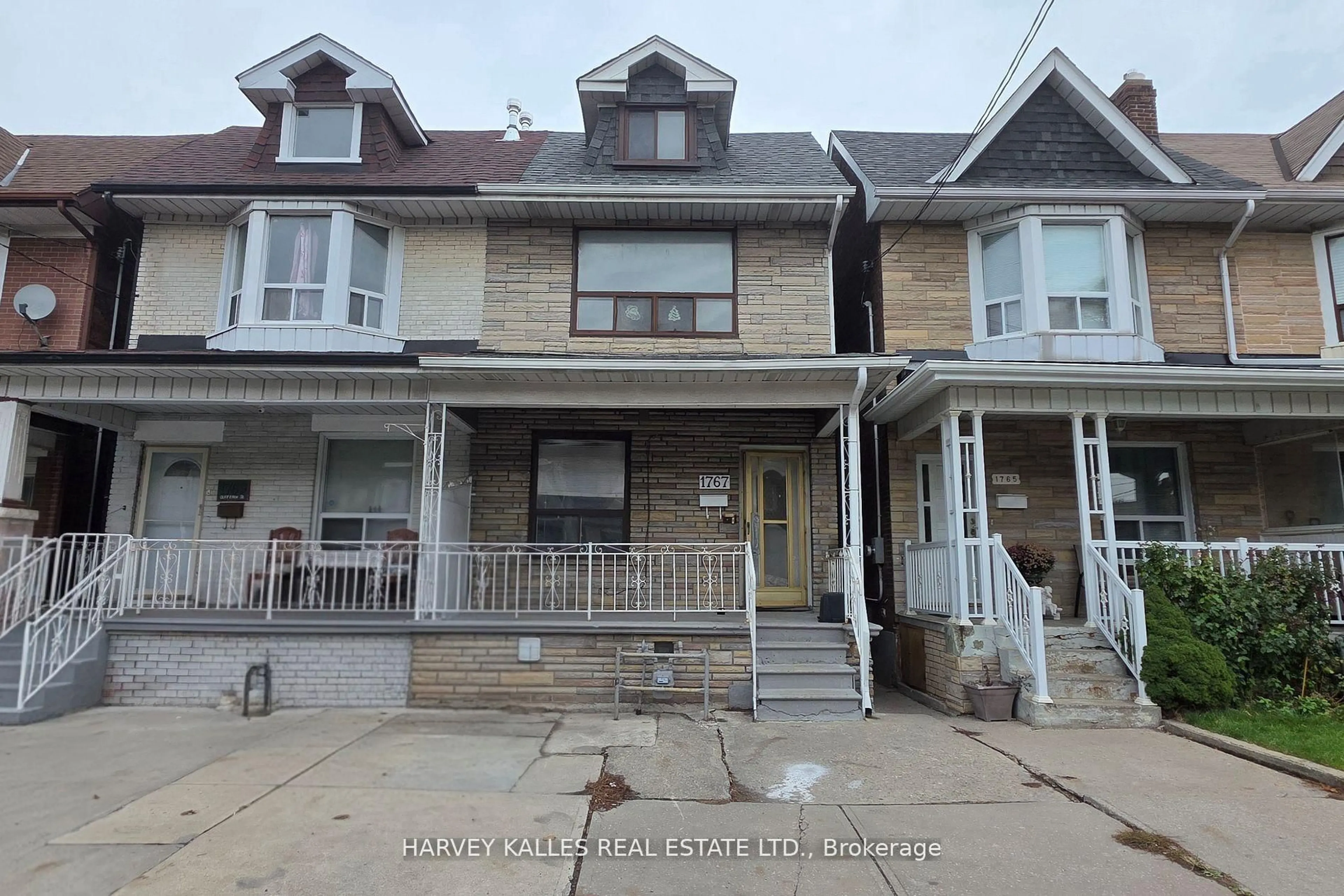 Home with vinyl exterior material, street for 1767 Dufferin St, Toronto Ontario M6E 3N9