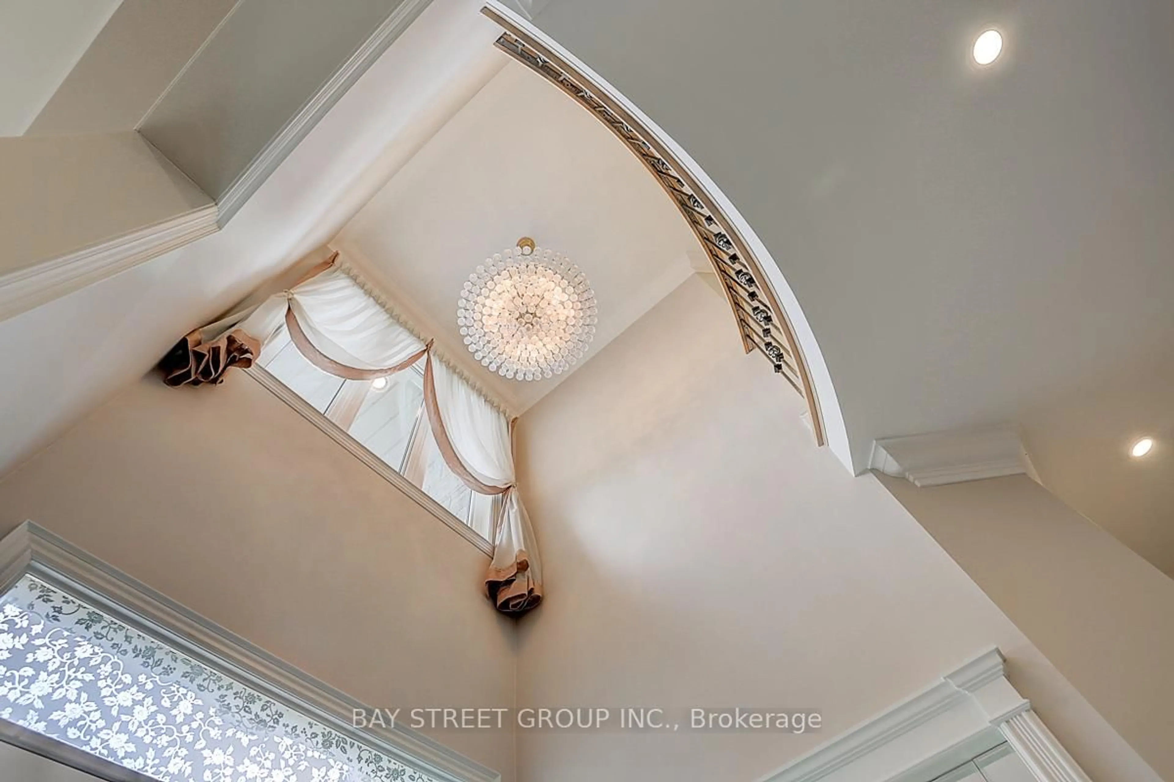 Indoor foyer for 25 Bowan Crt, Toronto Ontario M2K 3A8