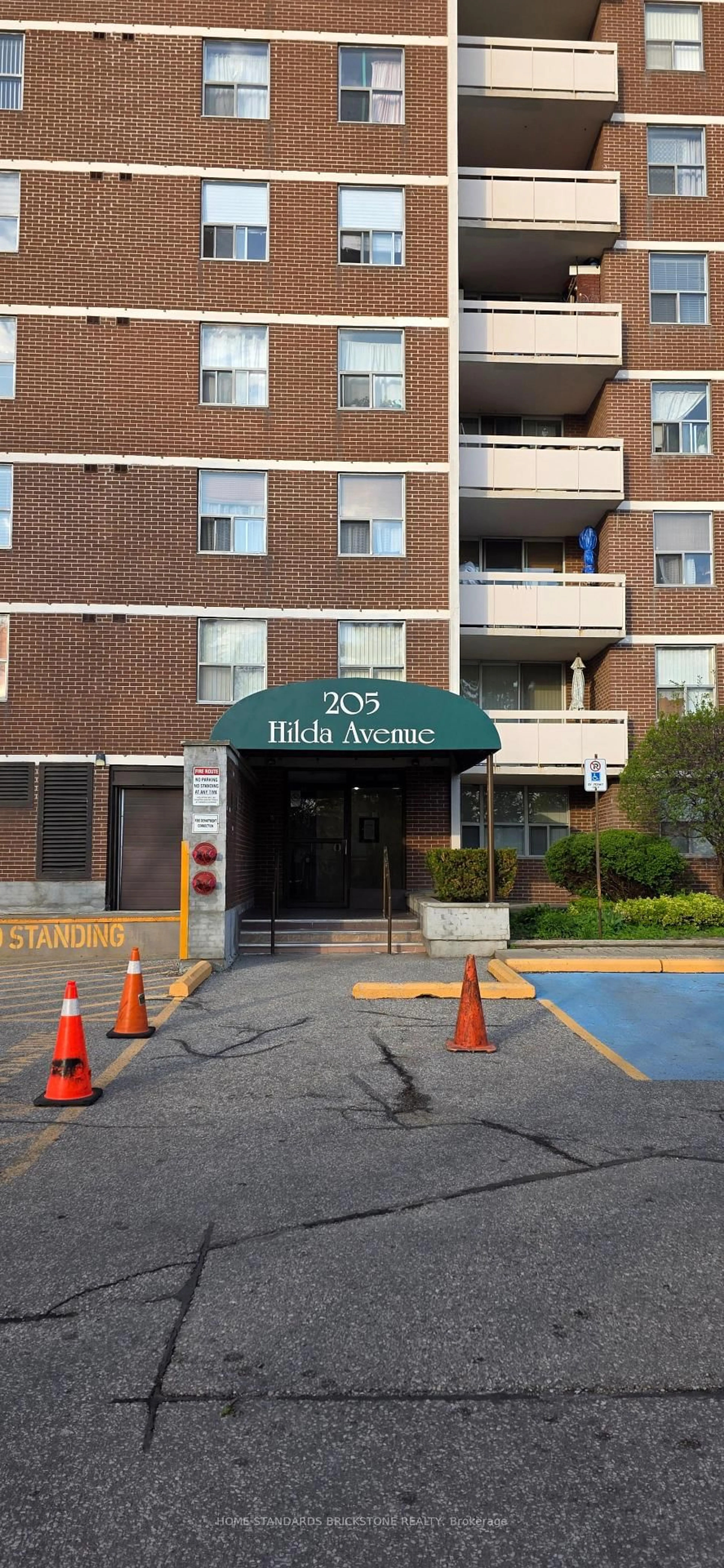 Indoor foyer for 205 Hilda Ave #1407, Toronto Ontario M2M 4B1
