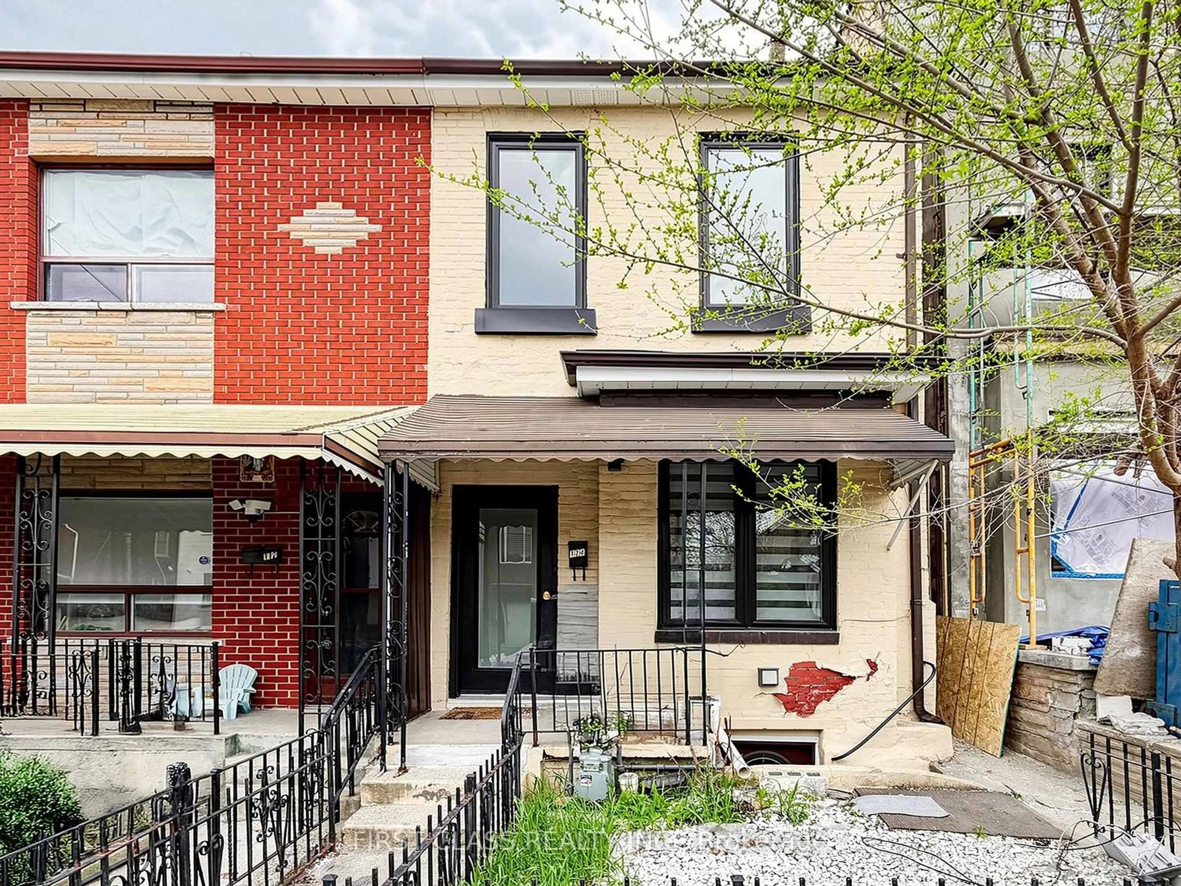 Home with brick exterior material, street for 174 Manning Ave, Toronto Ontario M6J 2K5