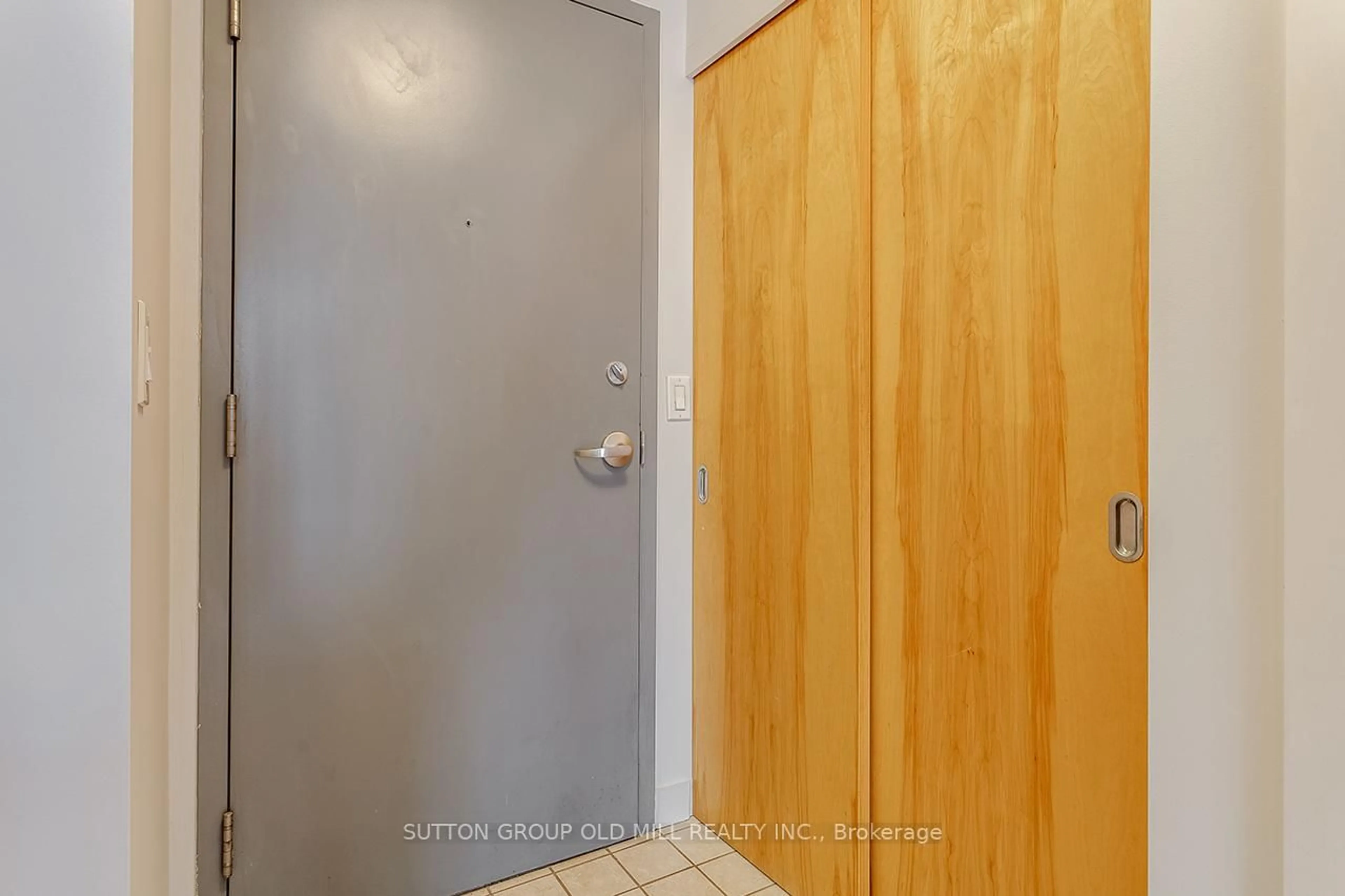 Indoor entryway for 255 Richmond St #PH2, Toronto Ontario M5A 4T7