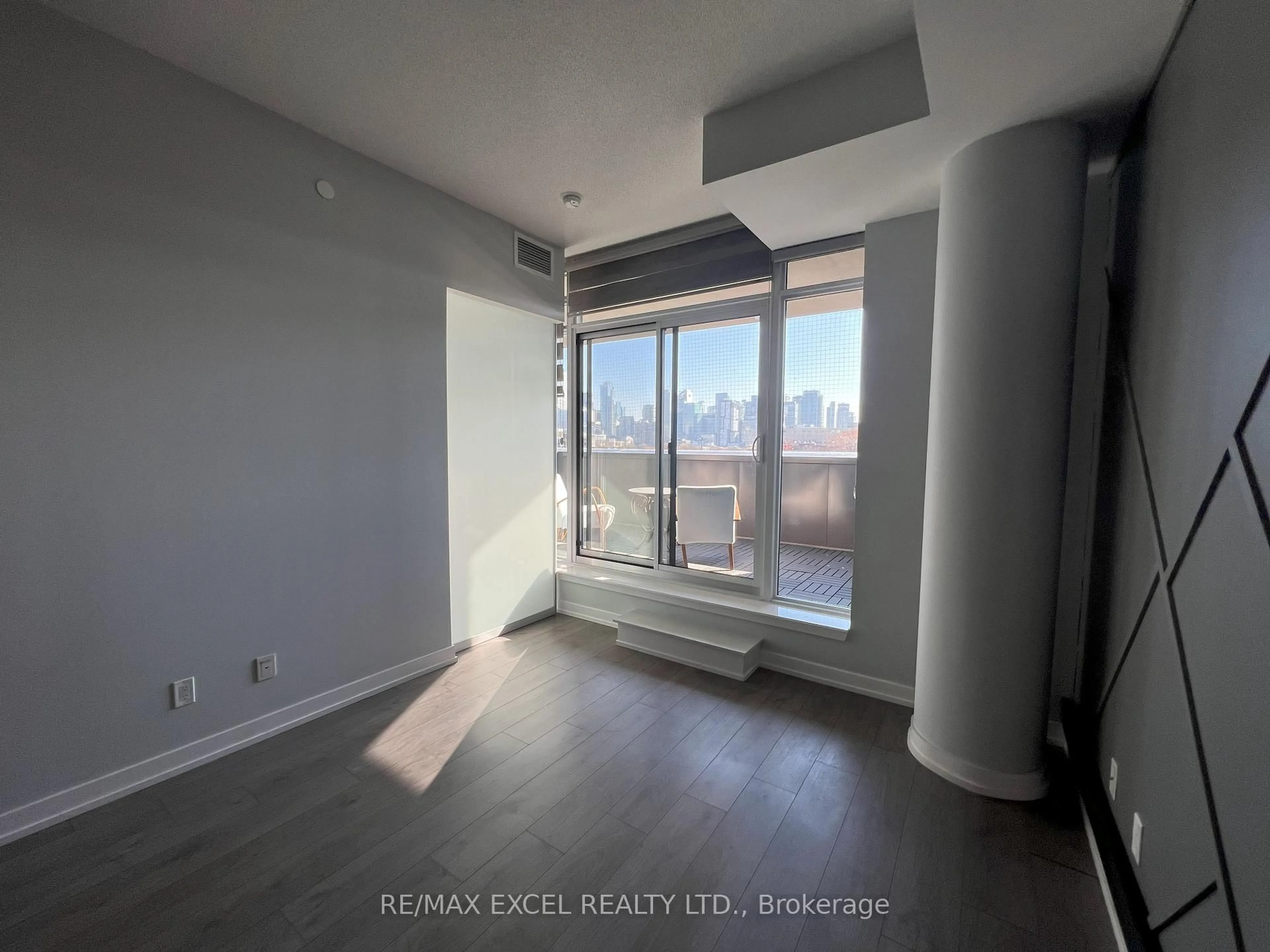 A pic of a room for 297 College St #503, Toronto Ontario M5T 0C2