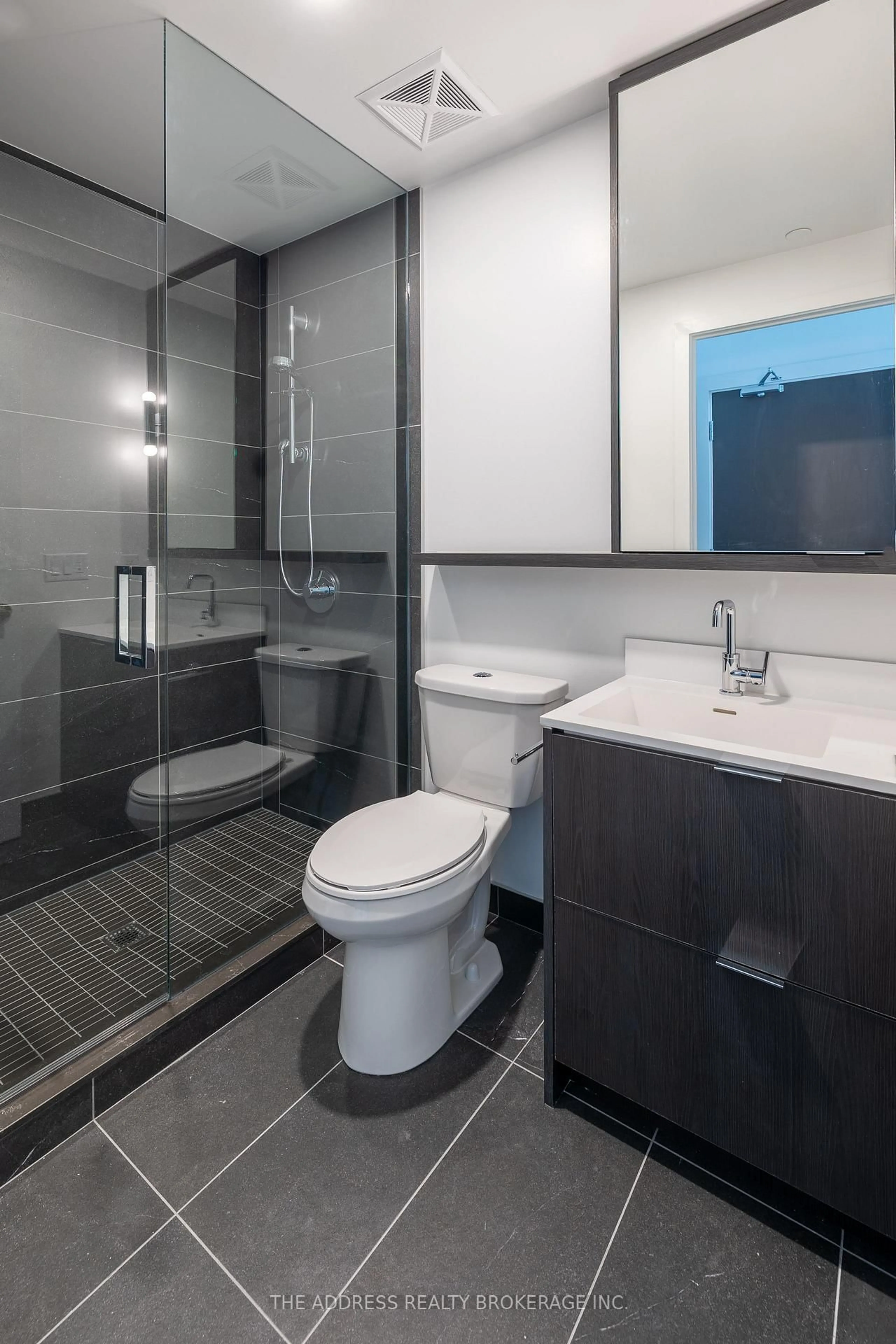 Contemporary bathroom, ceramic/tile floor for 6 Greenbriar Rd #212, Toronto Ontario M2K 0H6
