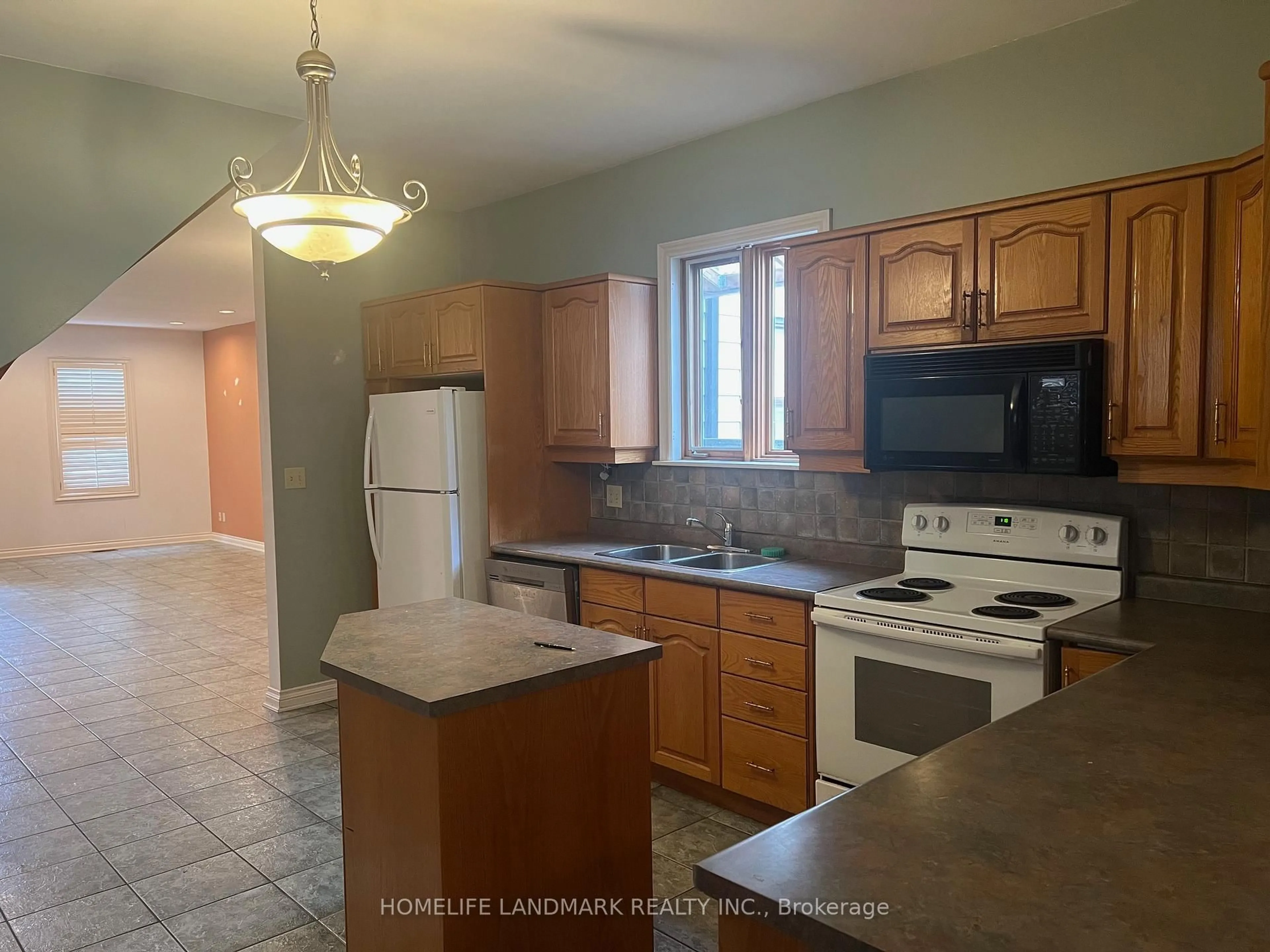 Standard kitchen, ceramic/tile floor for 231 Clinton St, Toronto Ontario M6G 2Y4