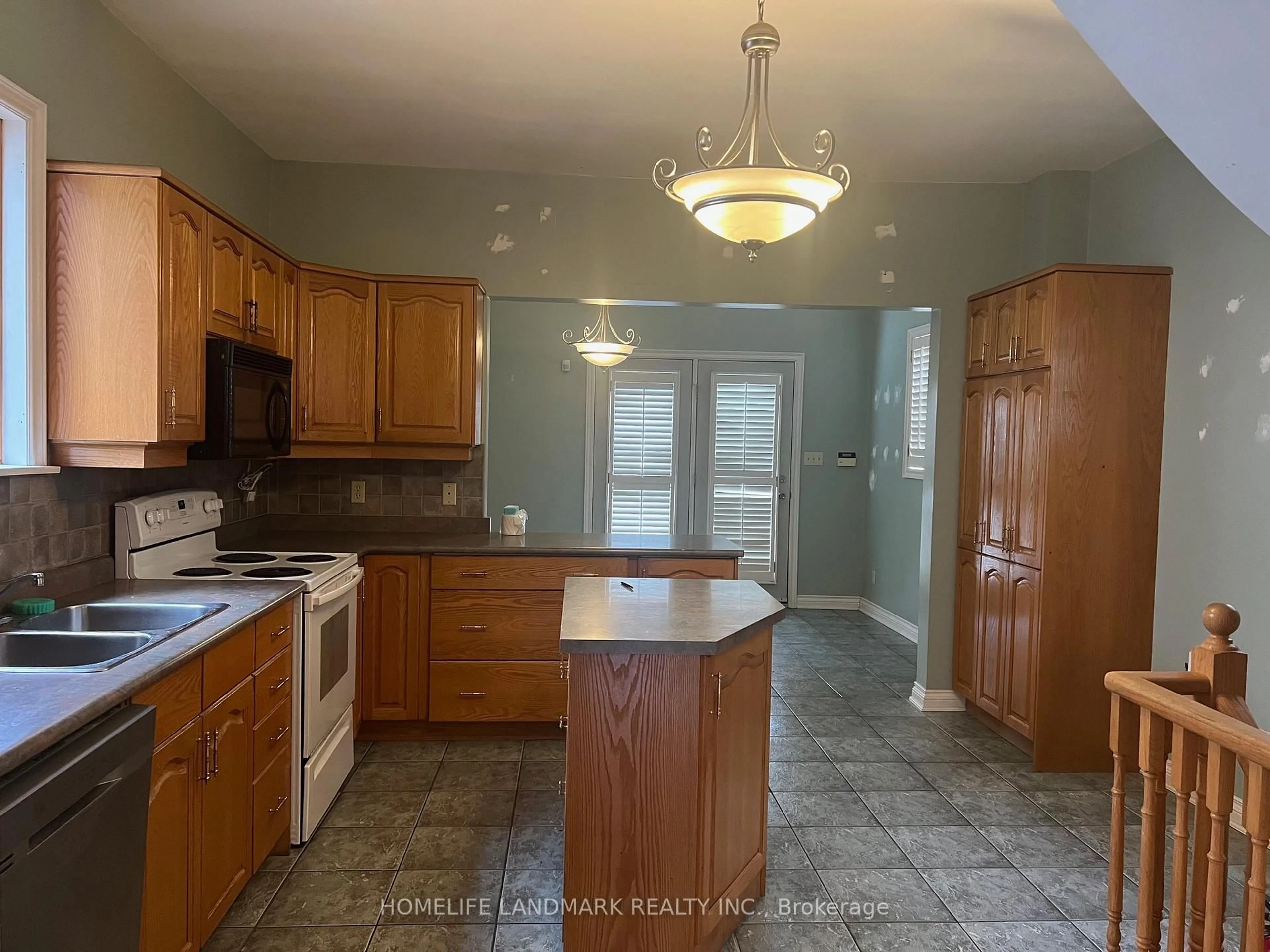 Standard kitchen, unknown for 231 Clinton St, Toronto Ontario M6G 2Y4