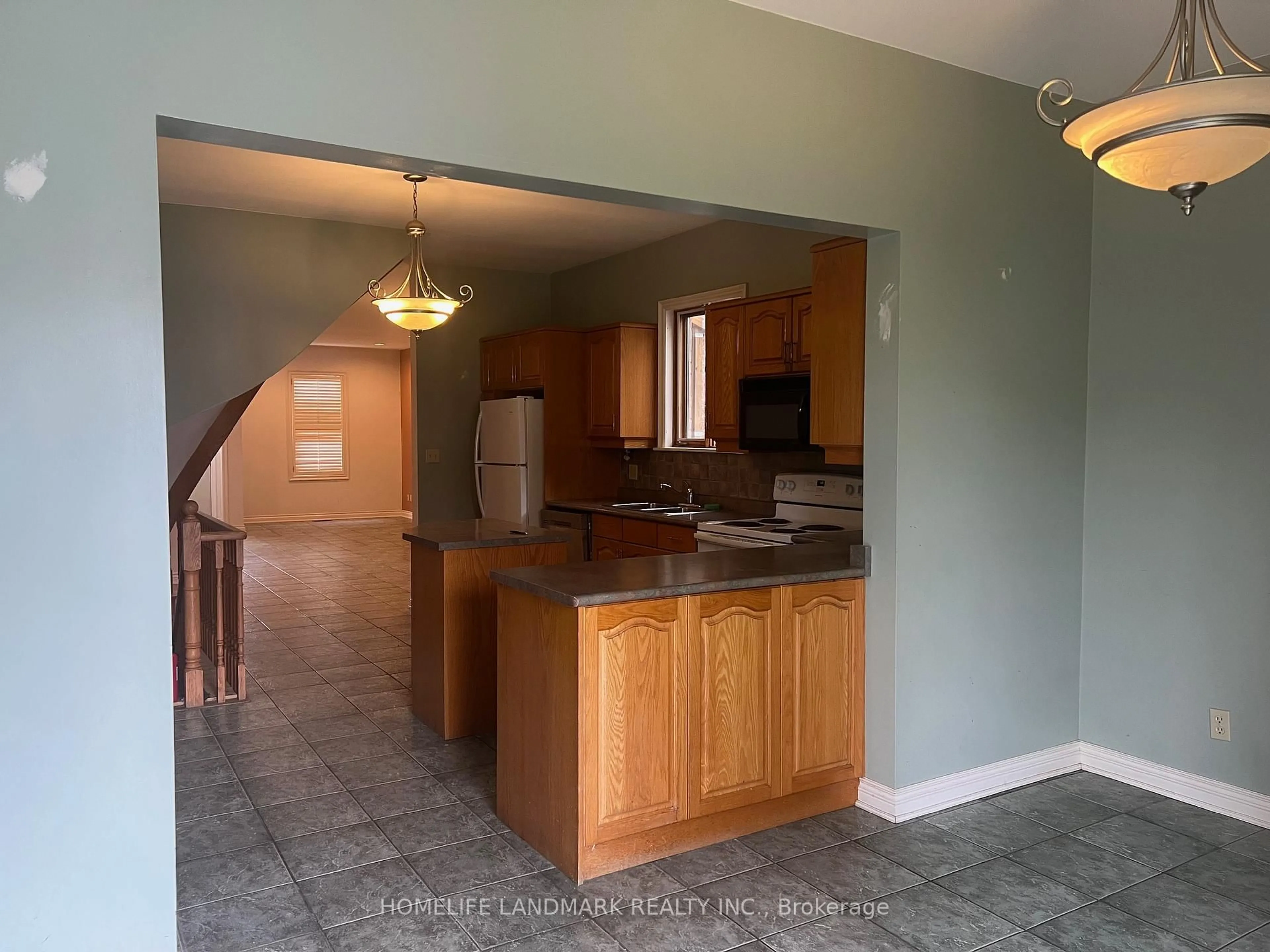 Open concept kitchen, unknown for 231 Clinton St, Toronto Ontario M6G 2Y4