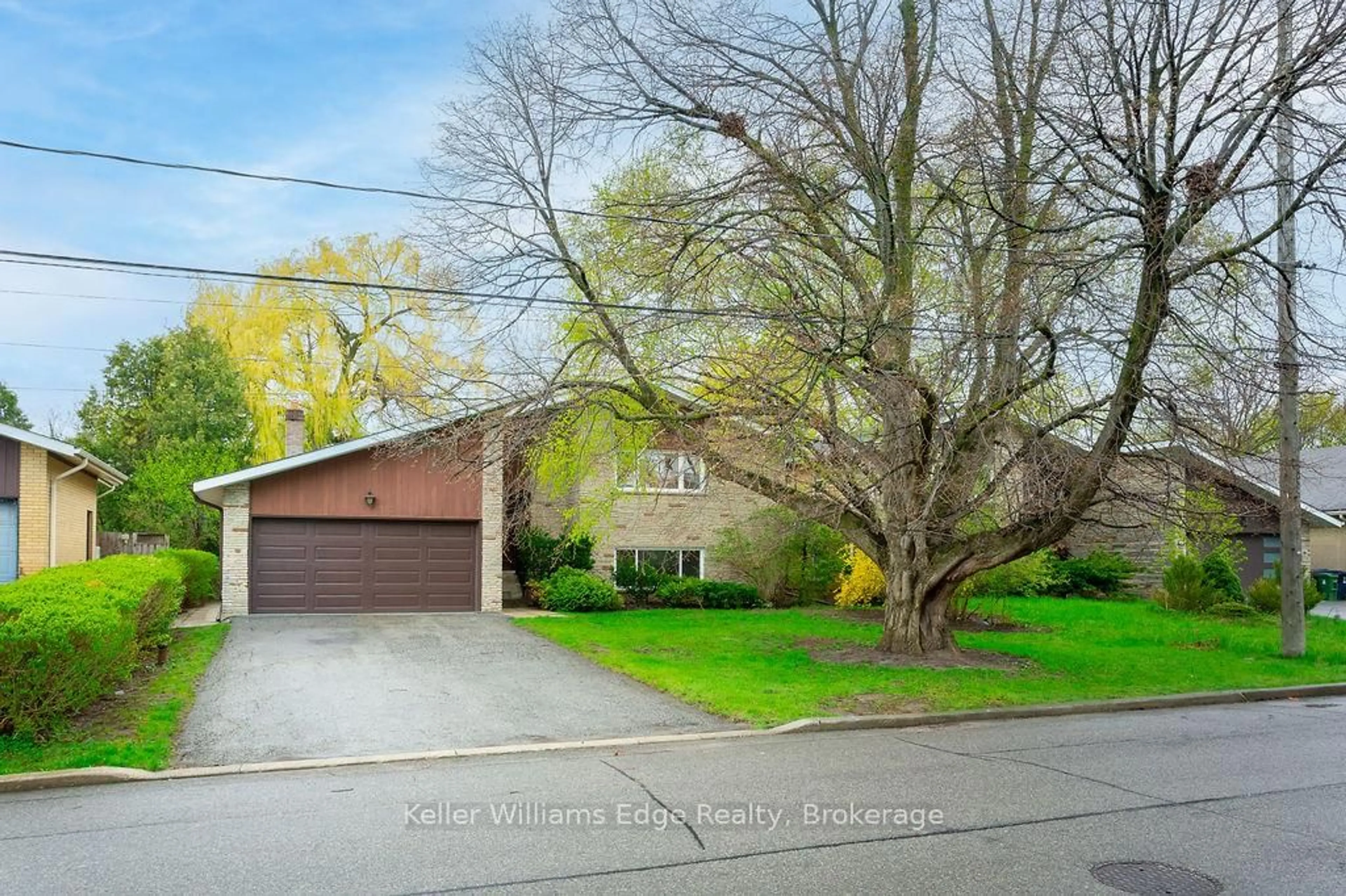 A pic from outside/outdoor area/front of a property/back of a property/a pic from drone, street for 315 Homewood Ave, Toronto Ontario M2R 2N7