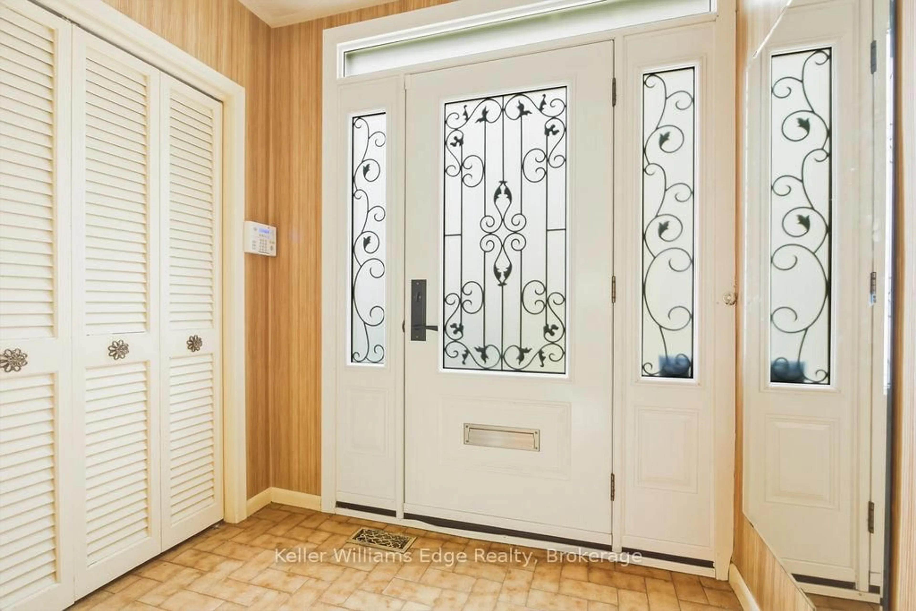 Indoor entryway for 315 Homewood Ave, Toronto Ontario M2R 2N7
