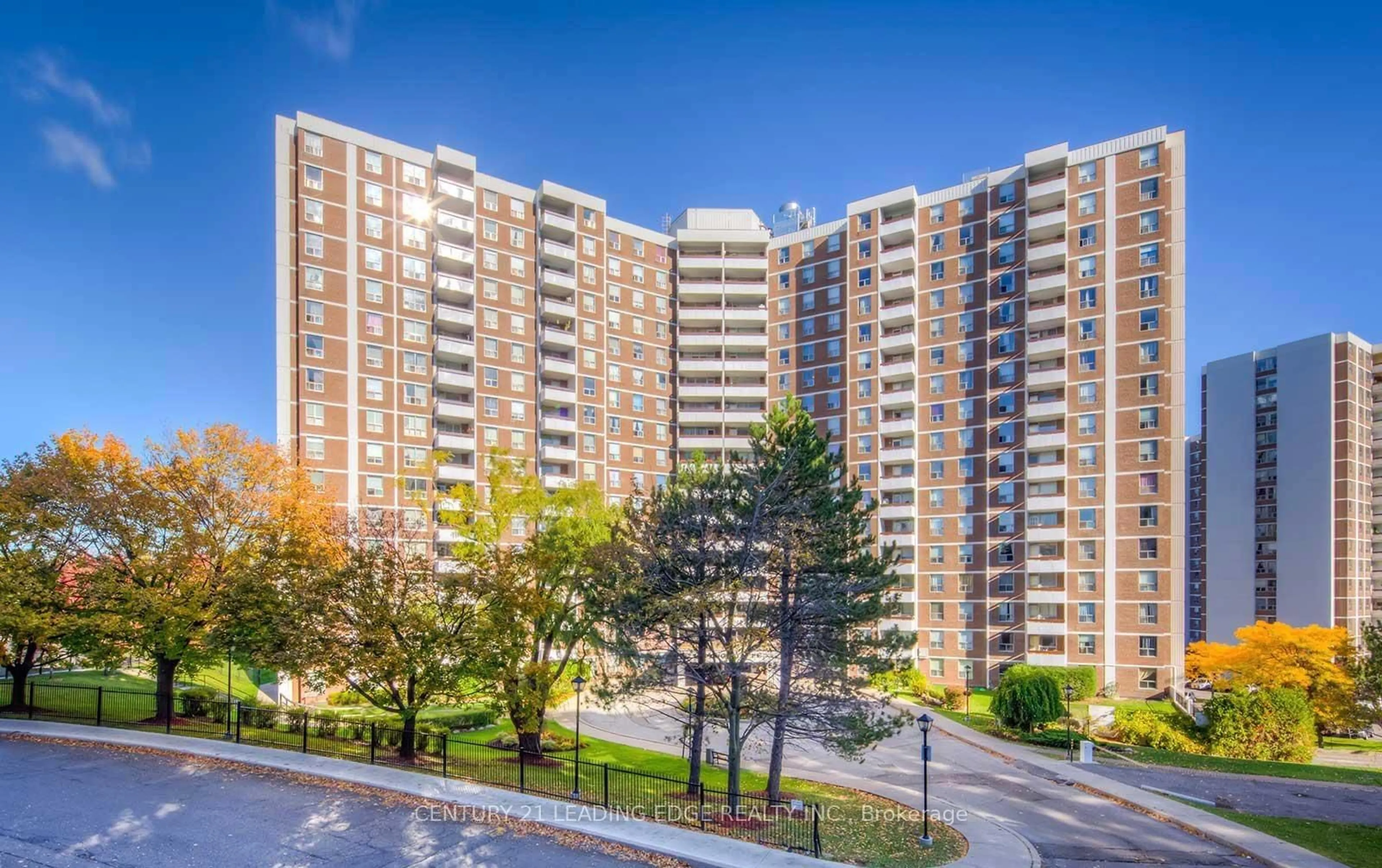A pic from outside/outdoor area/front of a property/back of a property/a pic from drone, city buildings view from balcony for 10 Edgecliffe Gfwy #815, Toronto Ontario M3C 3A3