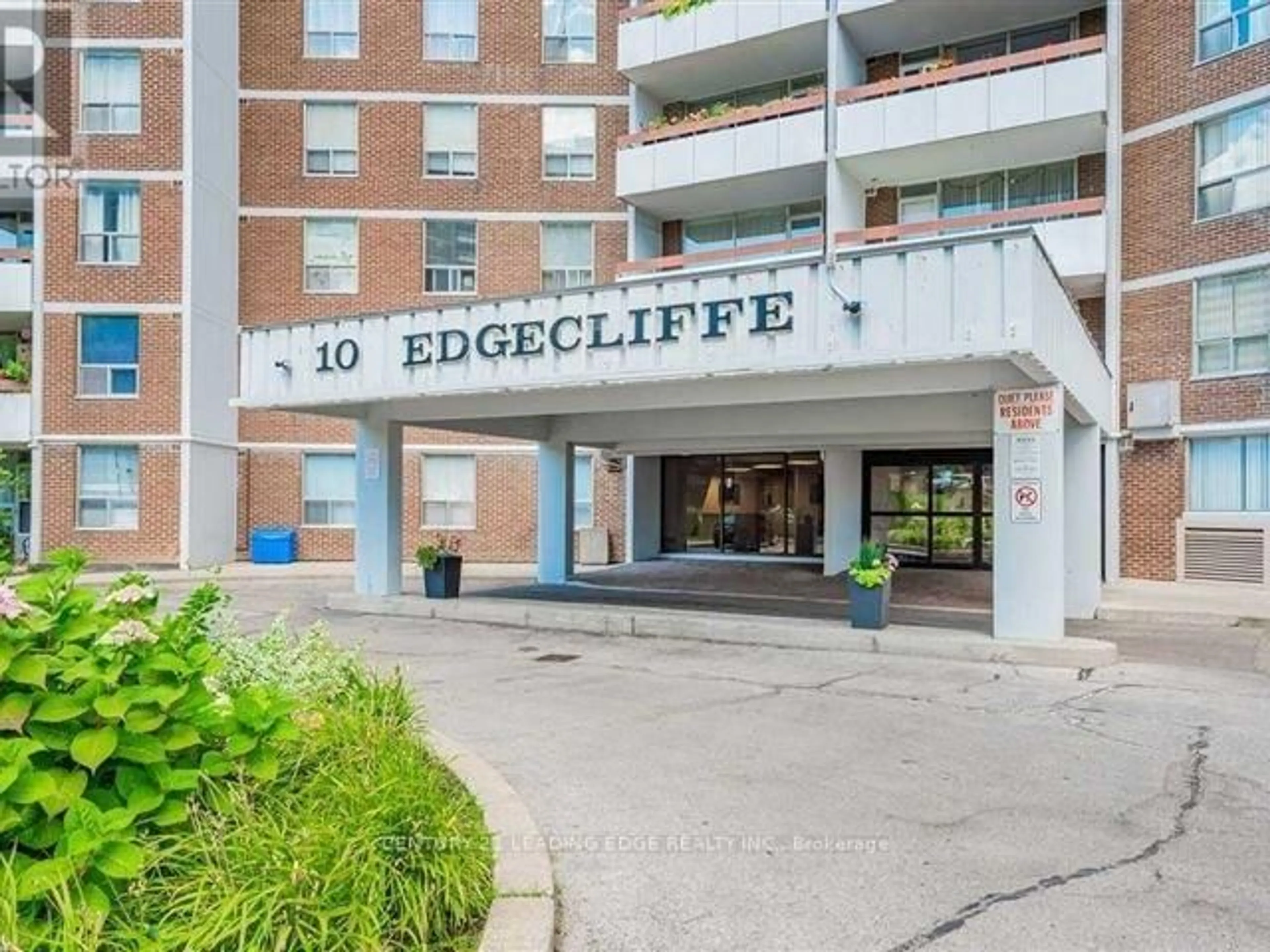 Indoor foyer for 10 Edgecliffe Gfwy #815, Toronto Ontario M3C 3A3