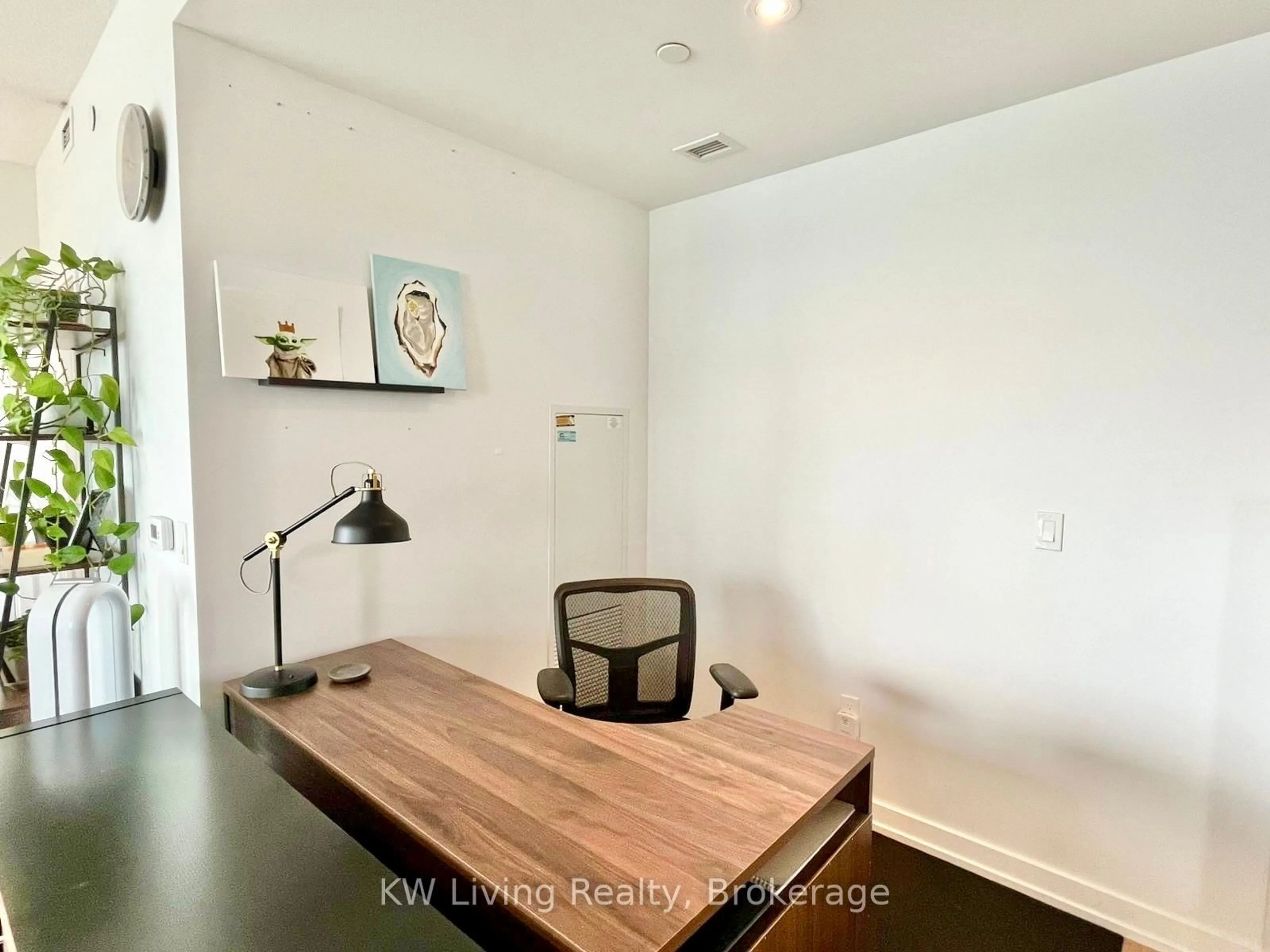A pic of a room for 117 McMahon Dr #1906, Toronto Ontario M2K 0E4