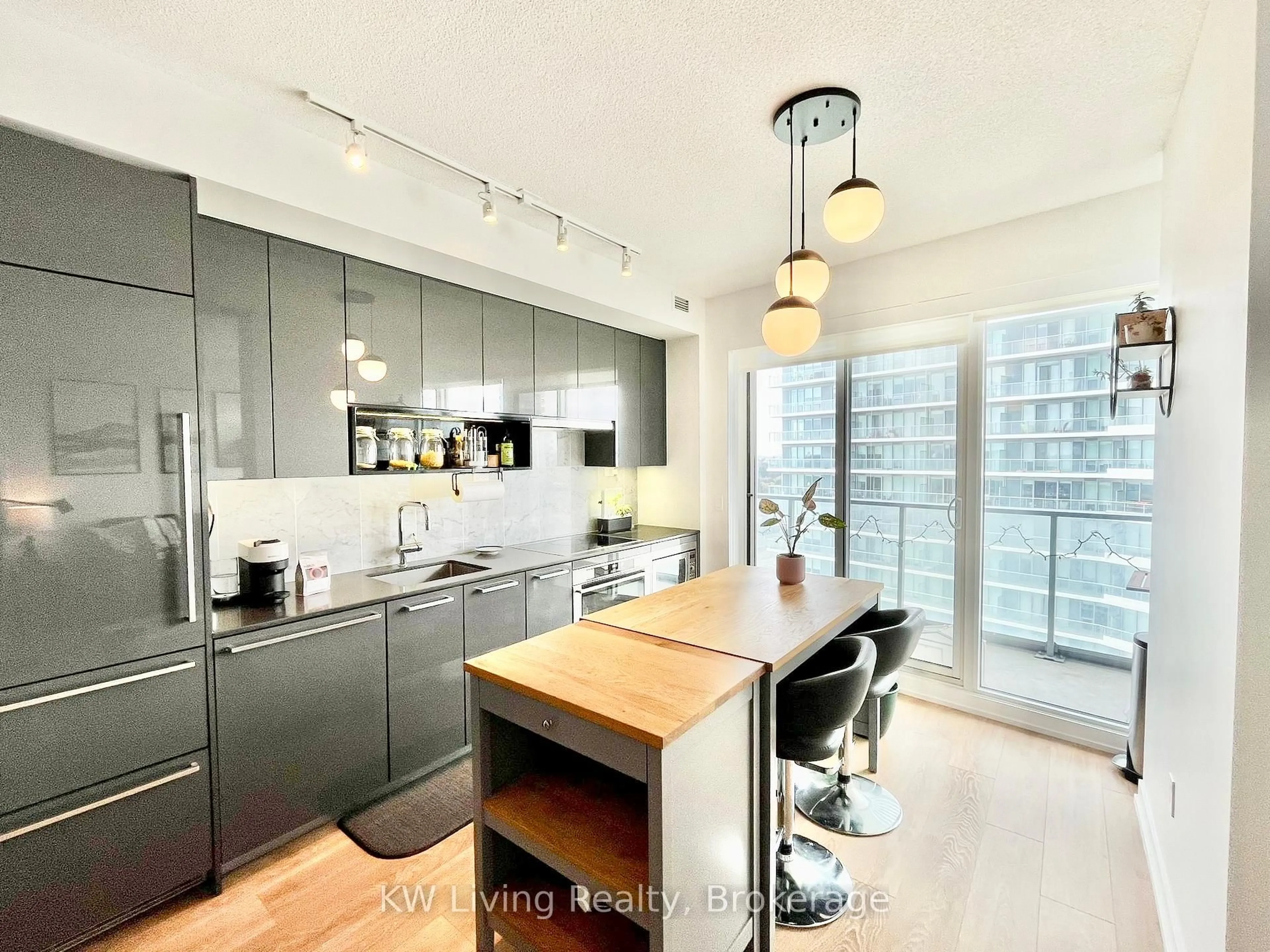 Contemporary kitchen, wood/laminate floor for 117 McMahon Dr #1906, Toronto Ontario M2K 0E4