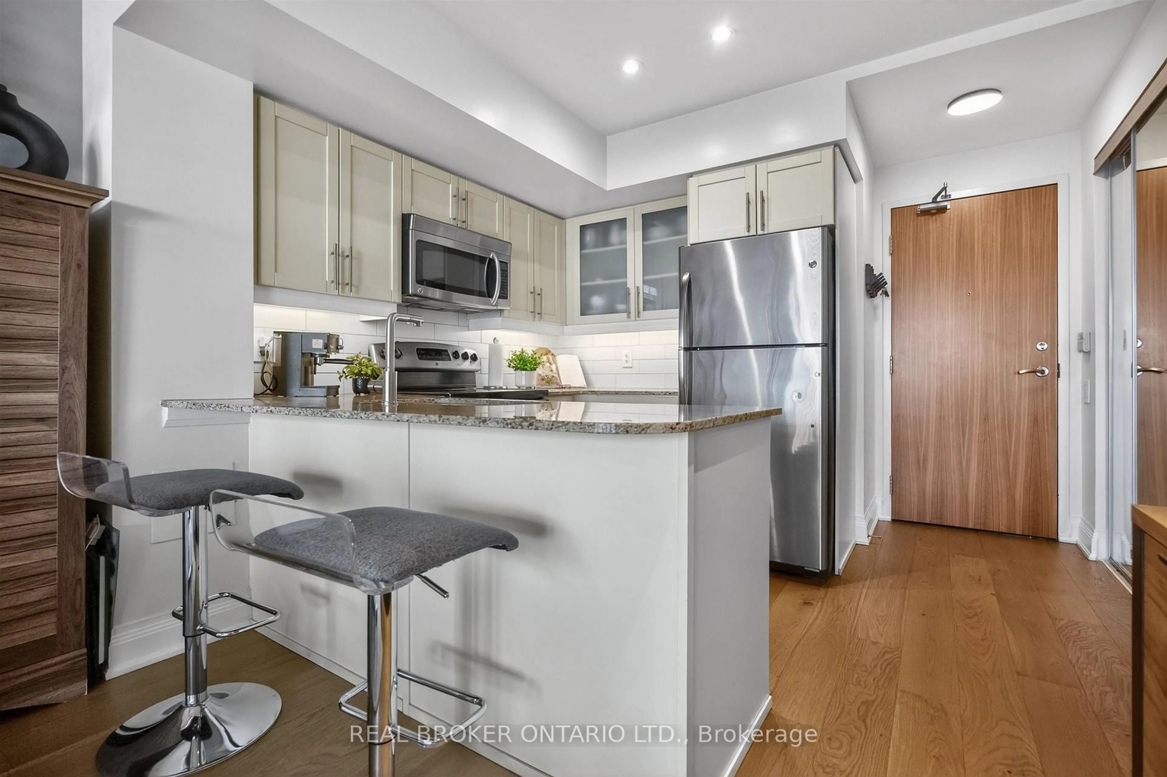 Open concept kitchen, unknown for 2191 Yonge St #4603, Toronto Ontario M4S 3H8